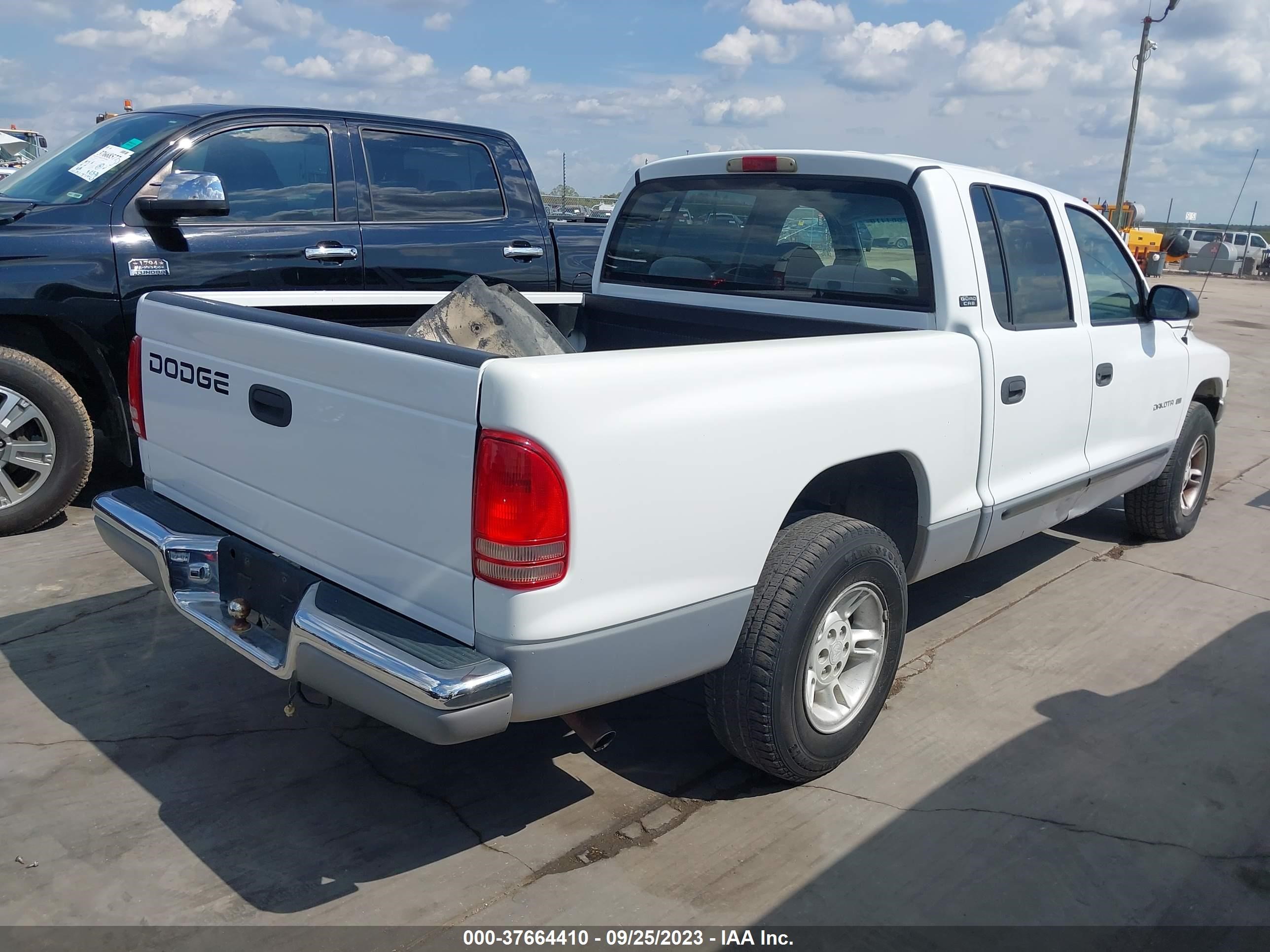 Photo 3 VIN: 1B7GL2AN4YS683011 - DODGE DAKOTA 