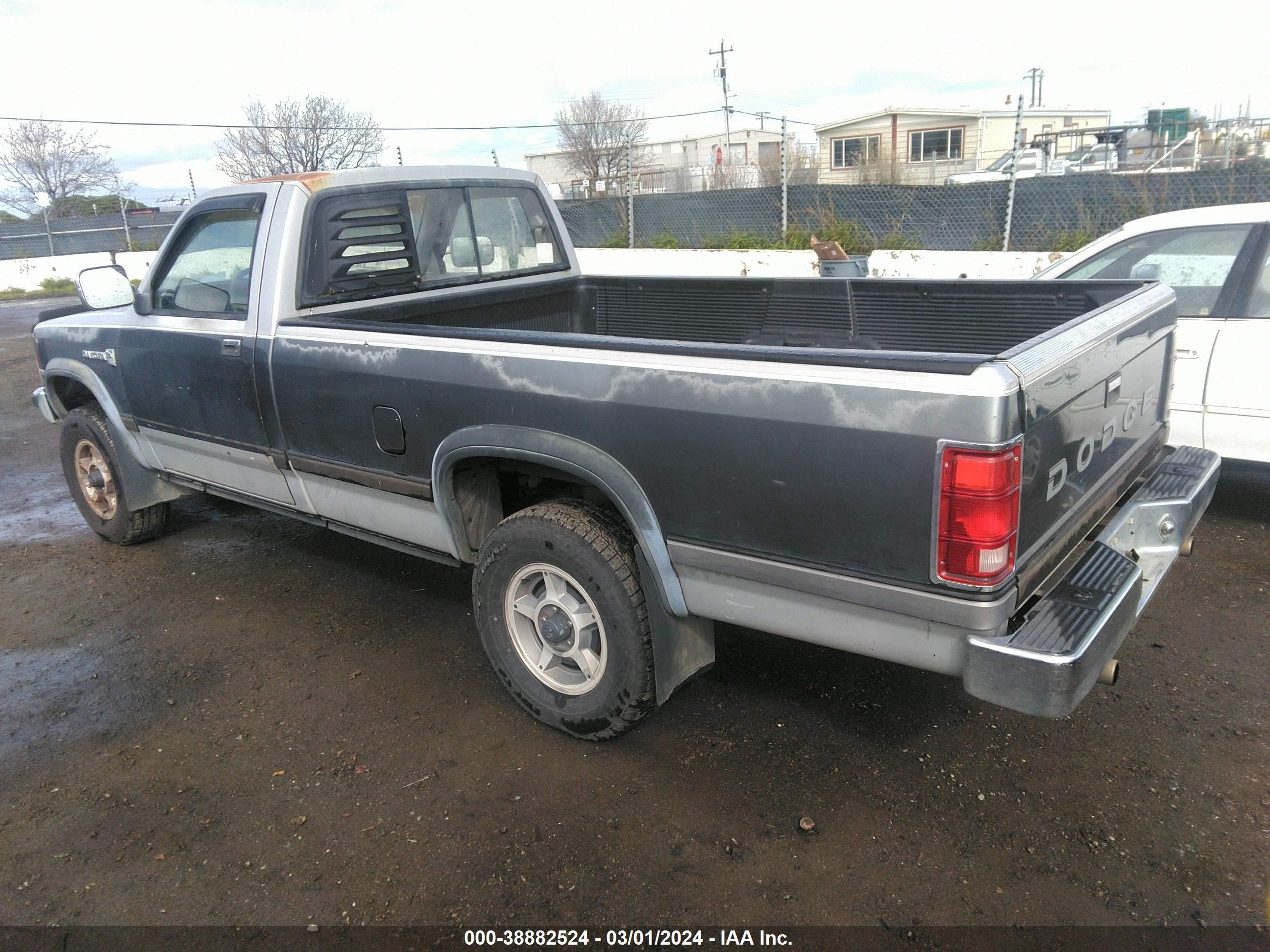 Photo 2 VIN: 1B7GR14X3JS757093 - DODGE DAKOTA 