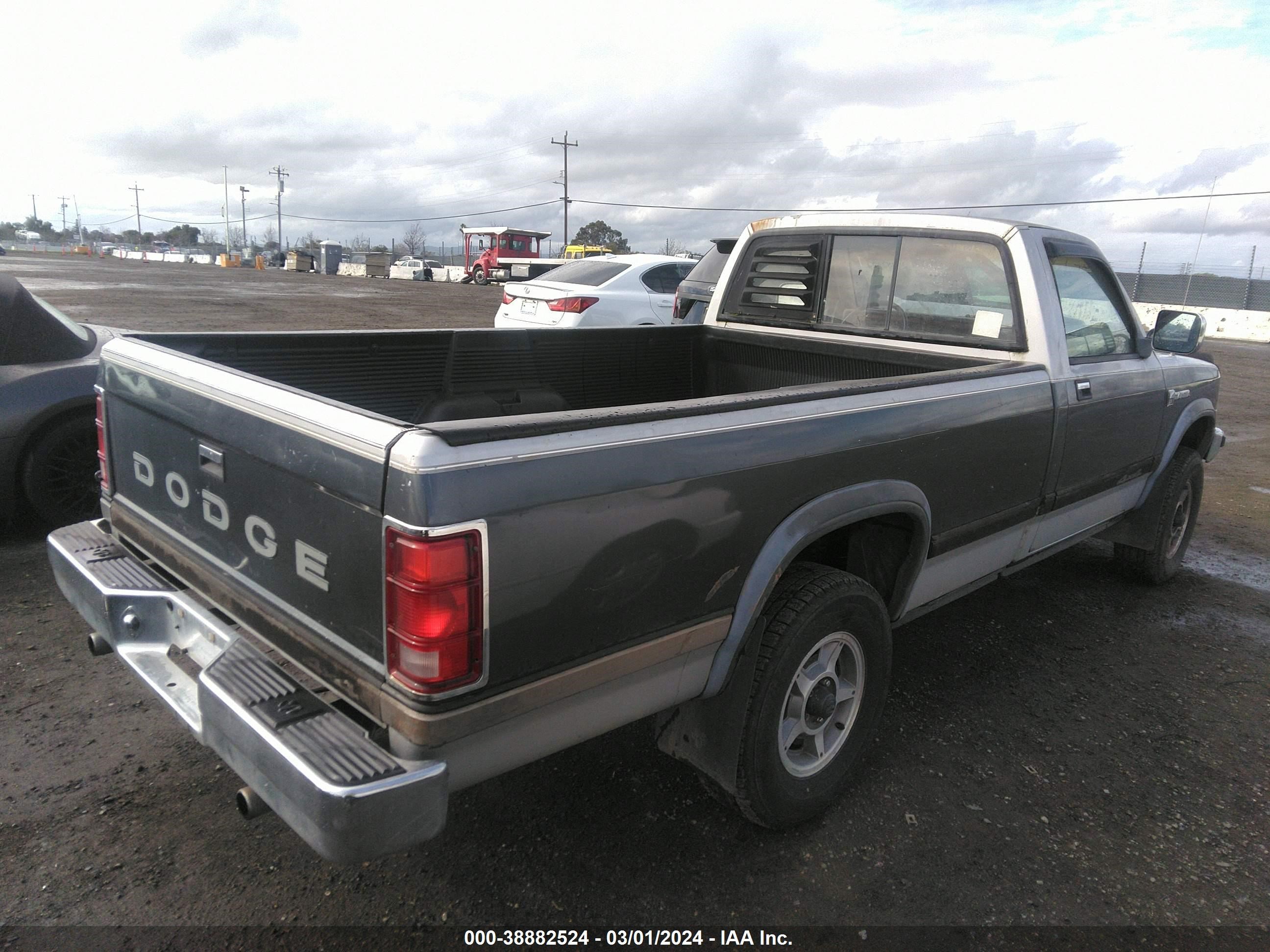 Photo 3 VIN: 1B7GR14X3JS757093 - DODGE DAKOTA 