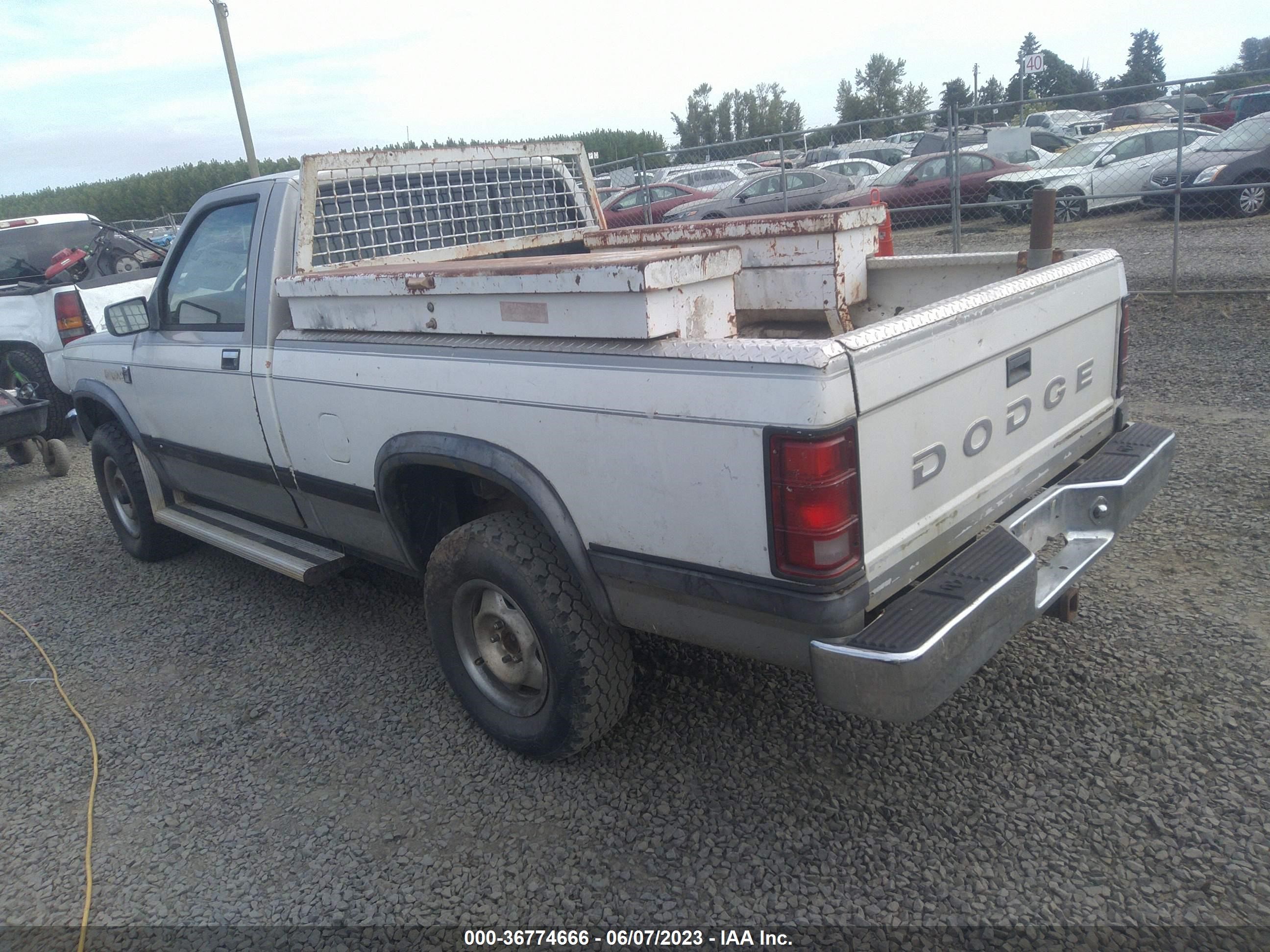 Photo 2 VIN: 1B7GR14X3JS794886 - DODGE DAKOTA 