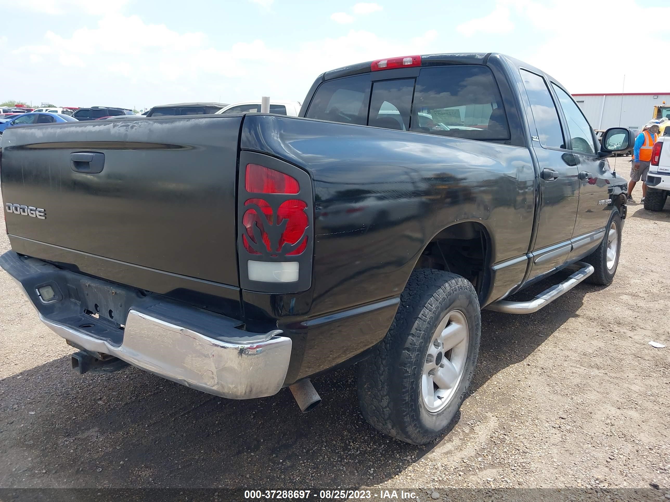 Photo 3 VIN: 1B7HA18N42J101173 - DODGE RAM 