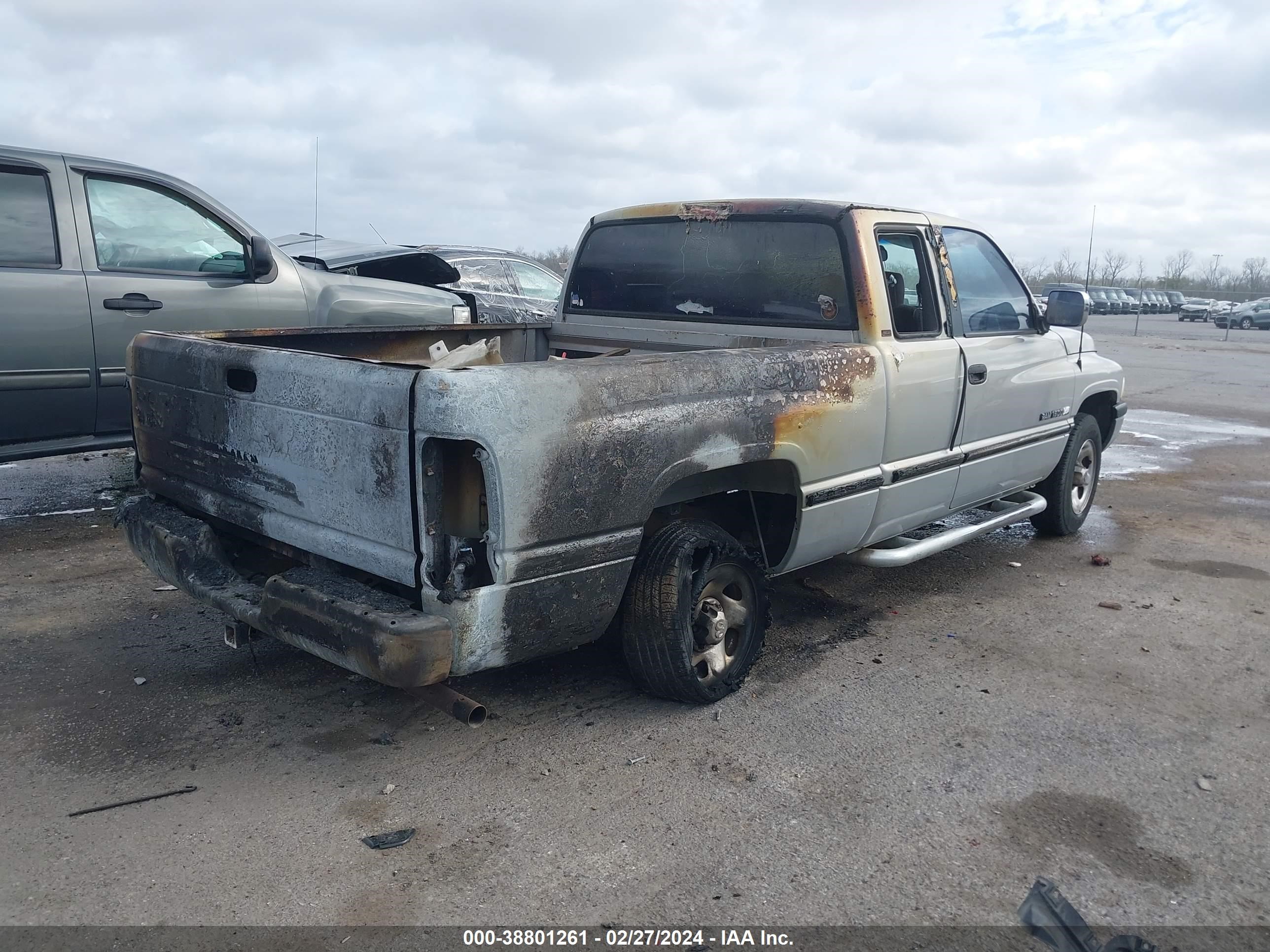 Photo 3 VIN: 1B7HC13Y0TJ114497 - DODGE RAM 