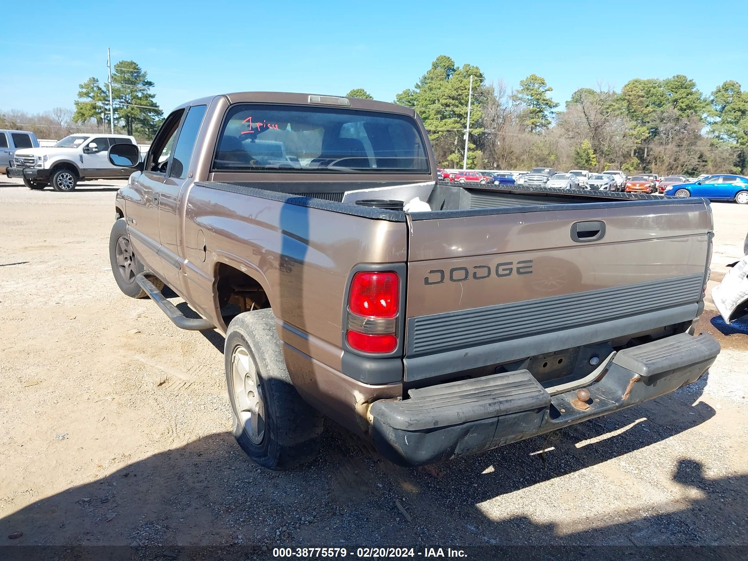 Photo 2 VIN: 1B7HC13Y6YJ110025 - DODGE RAM 