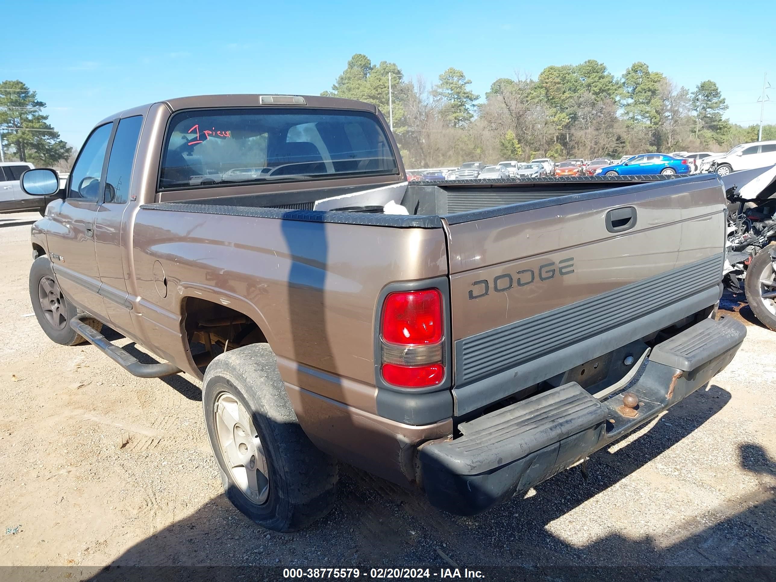 Photo 5 VIN: 1B7HC13Y6YJ110025 - DODGE RAM 