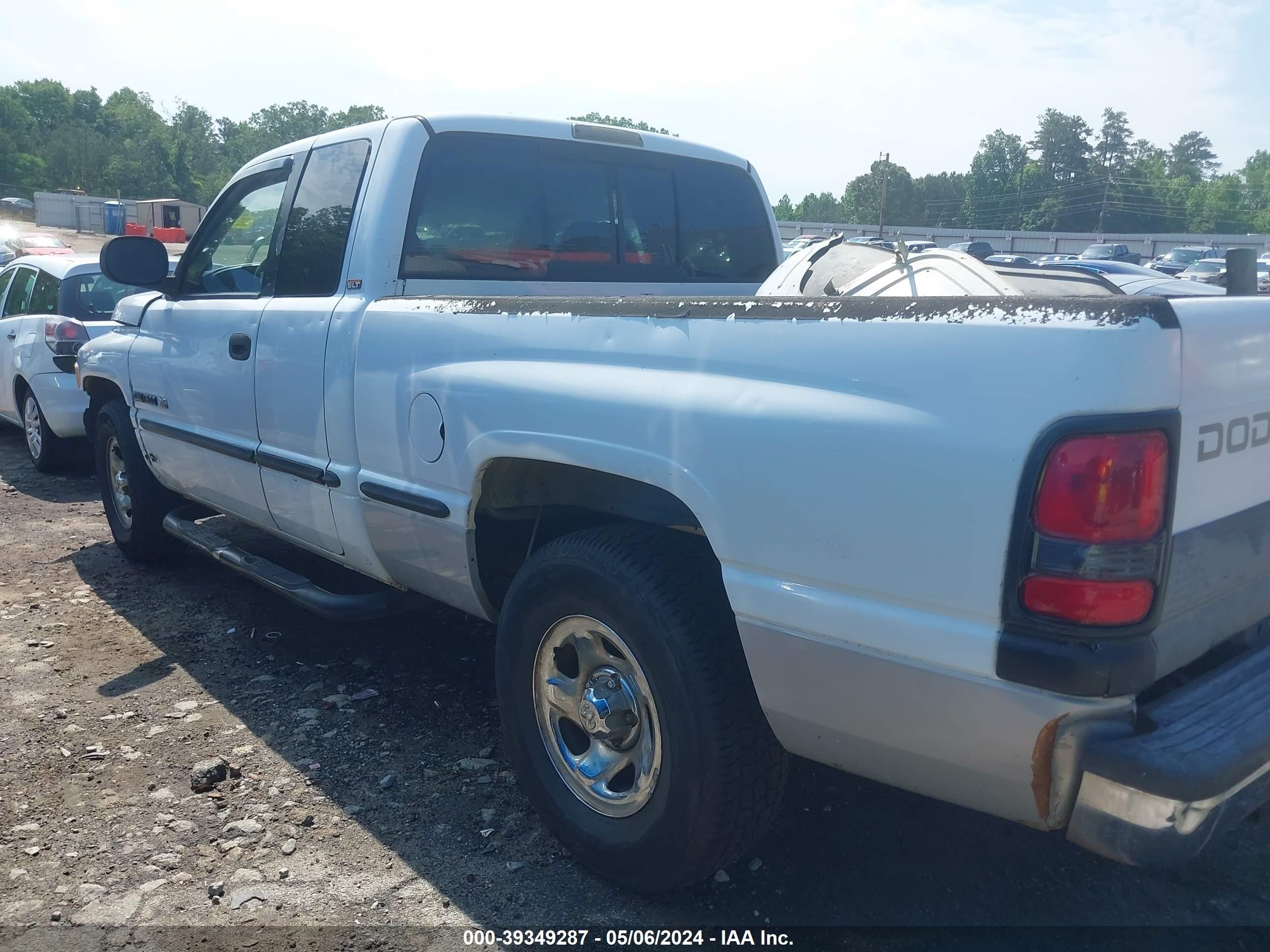 Photo 14 VIN: 1B7HC13Z1WJ181915 - DODGE RAM 