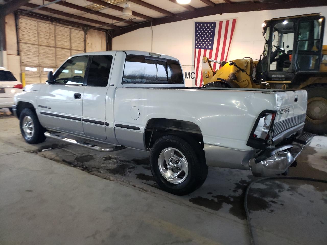 Photo 1 VIN: 1B7HC13Z1WJ251672 - DODGE RAM 