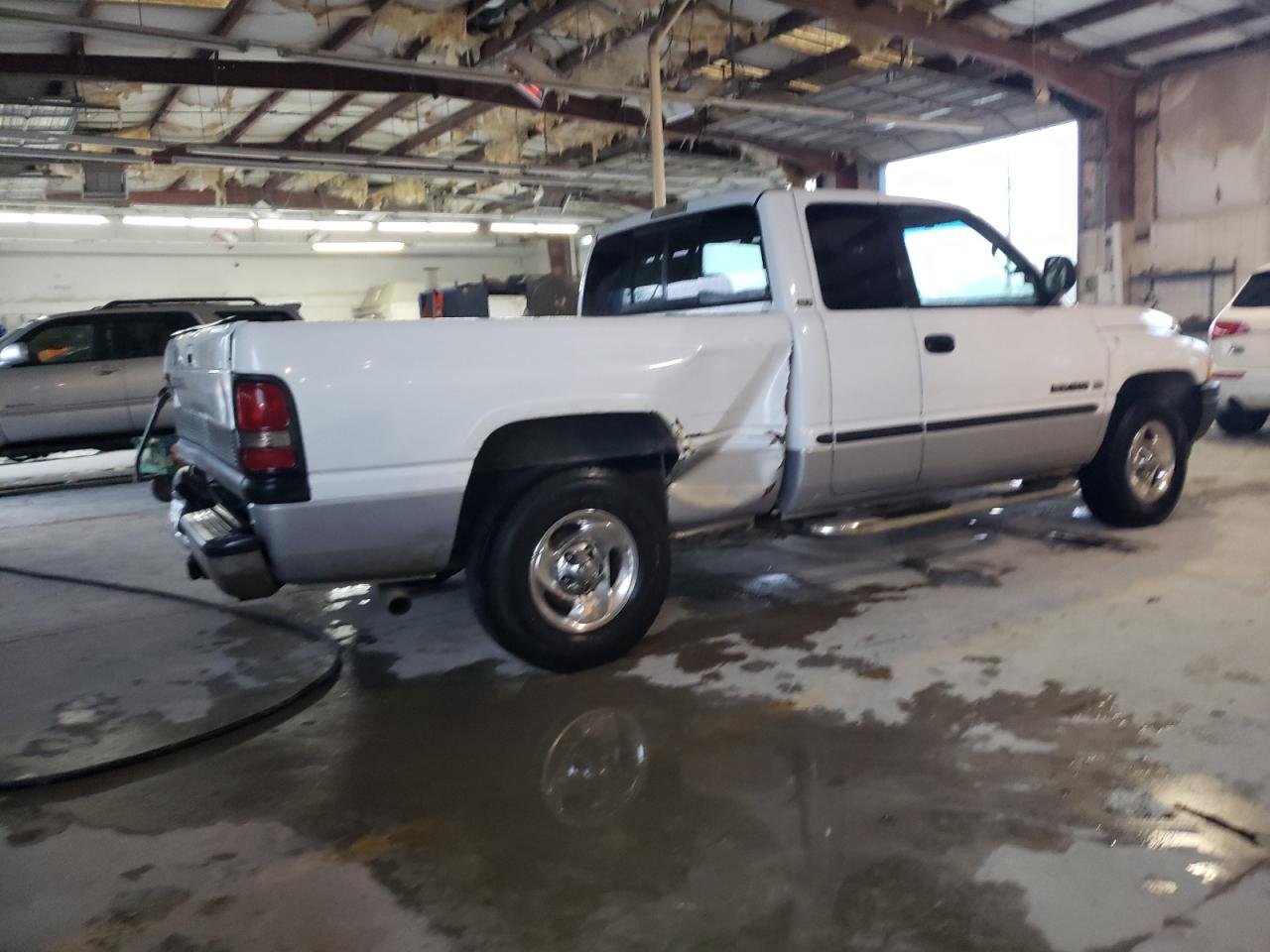 Photo 2 VIN: 1B7HC13Z1WJ251672 - DODGE RAM 