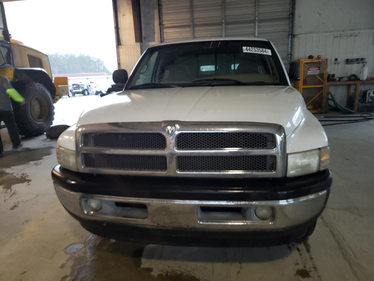 Photo 4 VIN: 1B7HC13Z1WJ251672 - DODGE RAM 