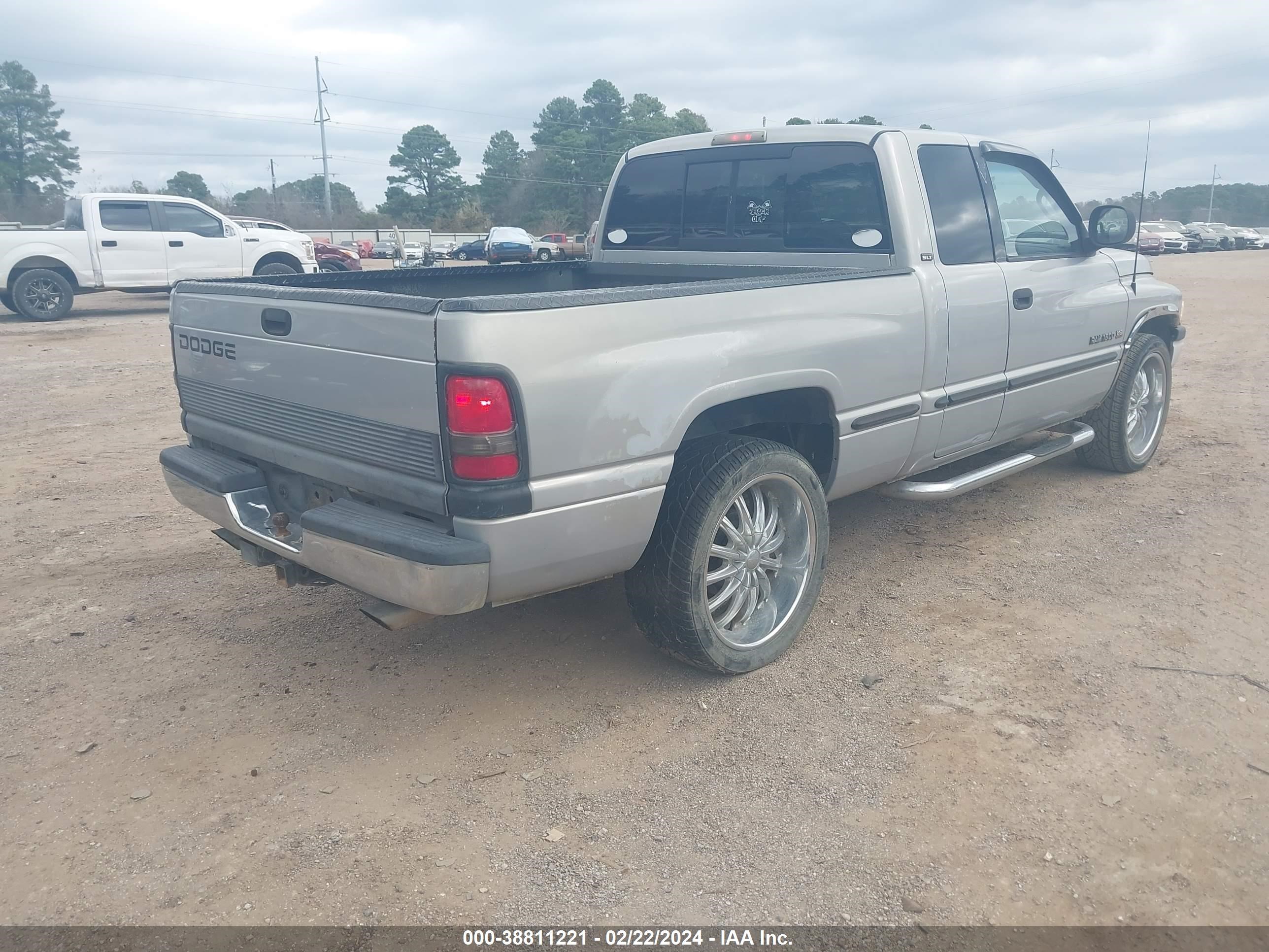 Photo 3 VIN: 1B7HC13Z3WJ171807 - DODGE RAM 