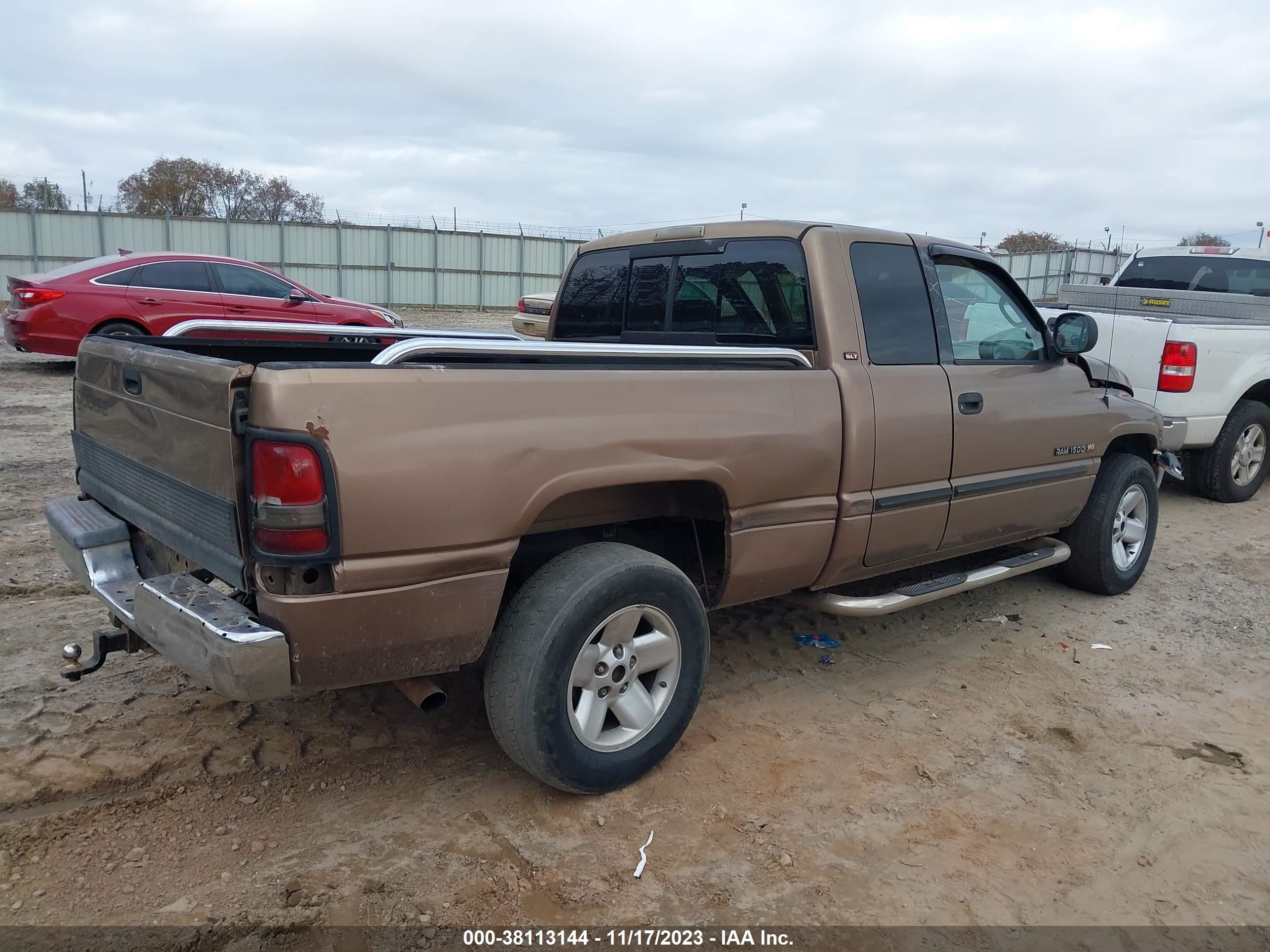 Photo 3 VIN: 1B7HC13Z6YJ122281 - DODGE RAM 