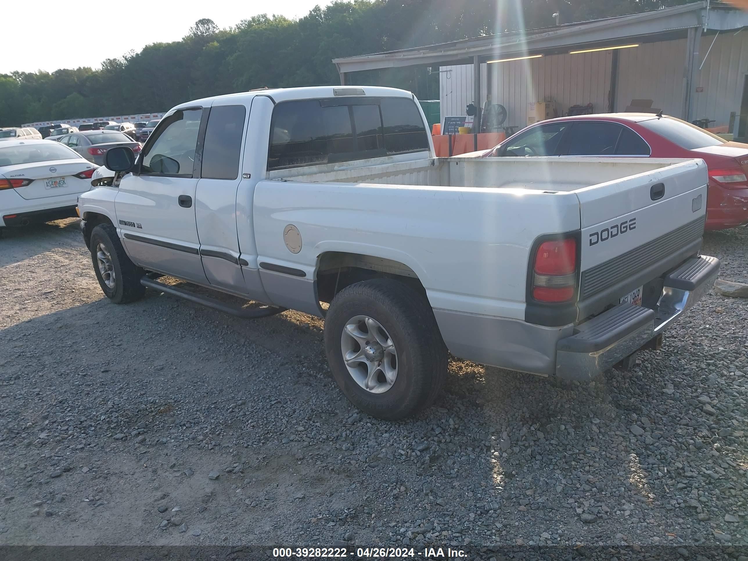 Photo 2 VIN: 1B7HC13Z8XJ565028 - DODGE RAM 