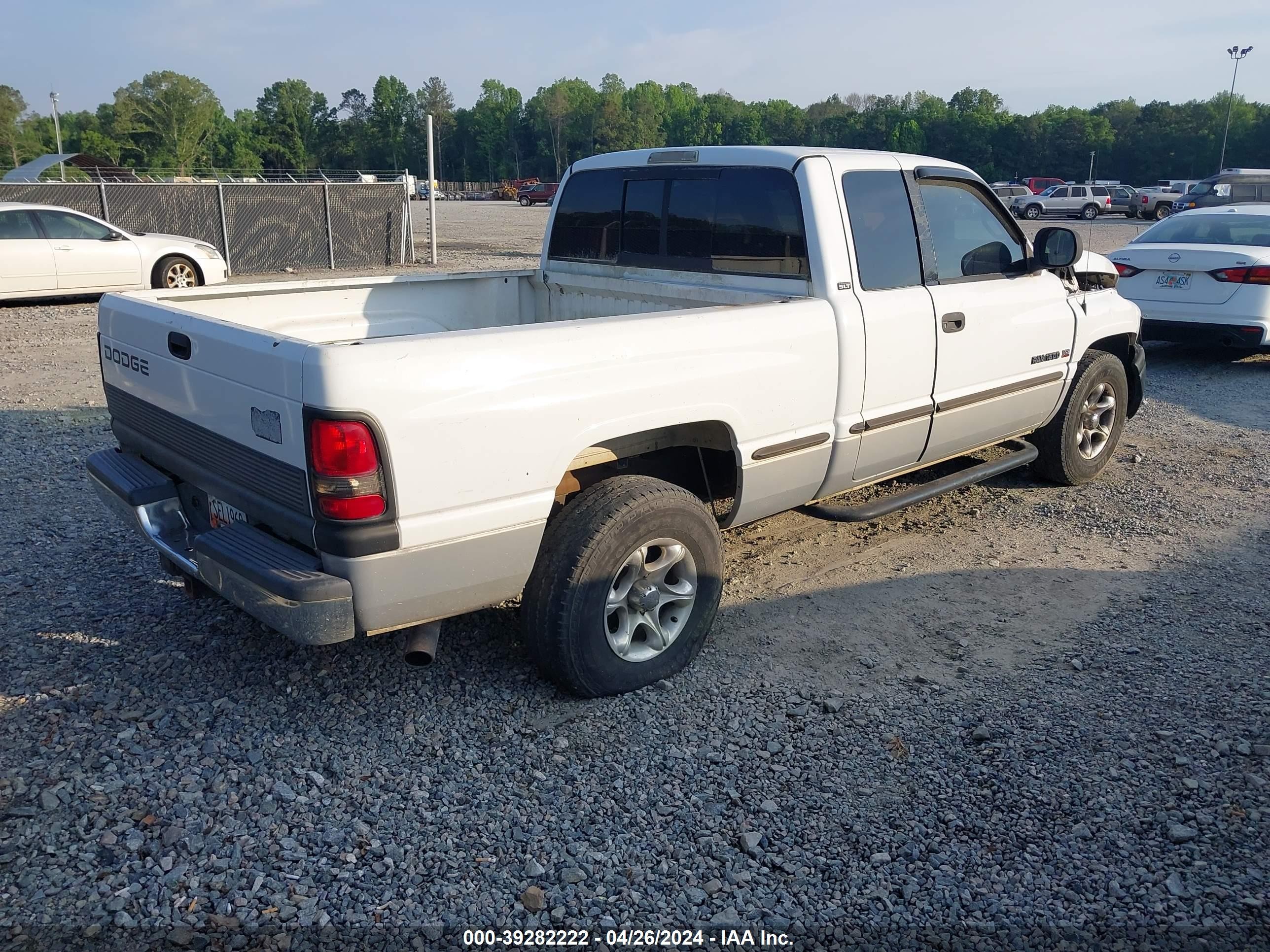 Photo 3 VIN: 1B7HC13Z8XJ565028 - DODGE RAM 