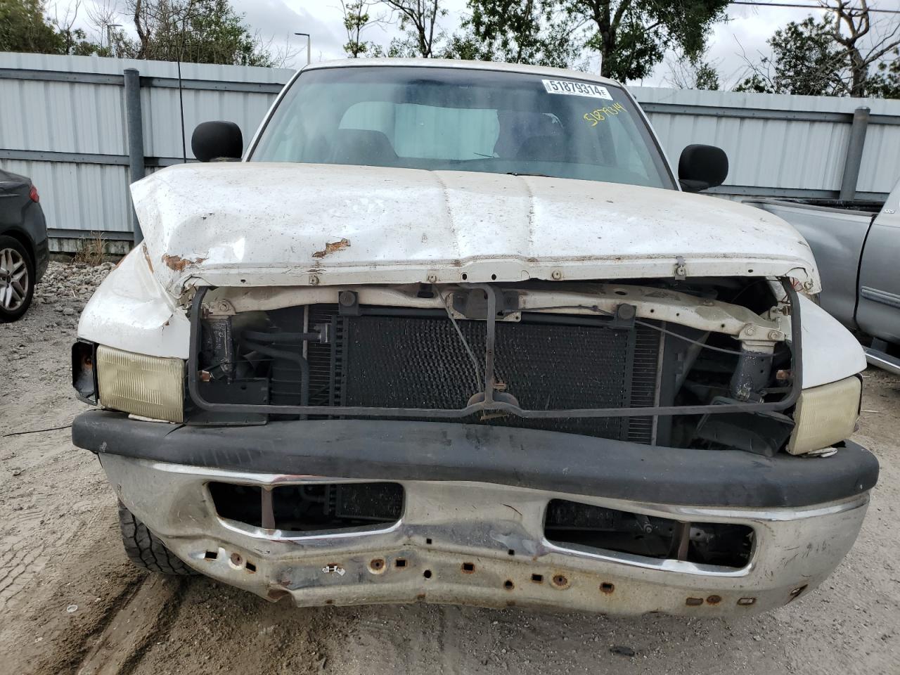 Photo 4 VIN: 1B7HC13Z9WJ111787 - DODGE RAM 