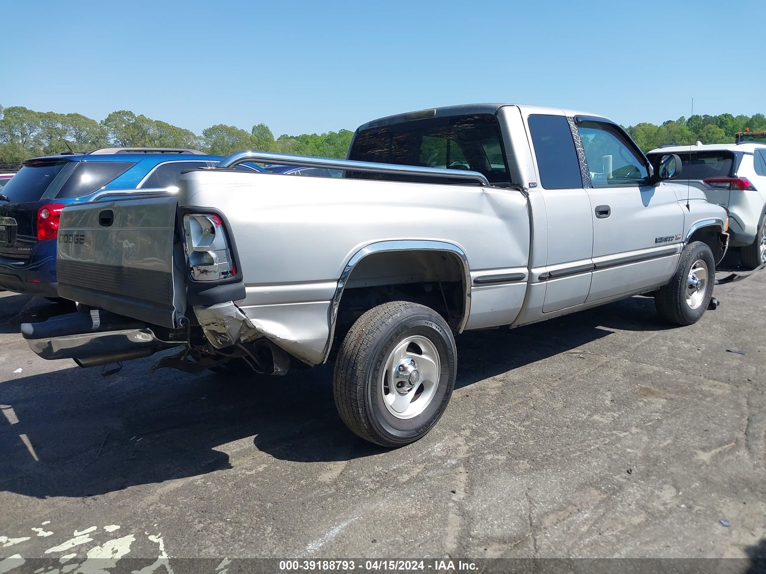 Photo 3 VIN: 1B7HC13Z9XJ642988 - DODGE RAM 