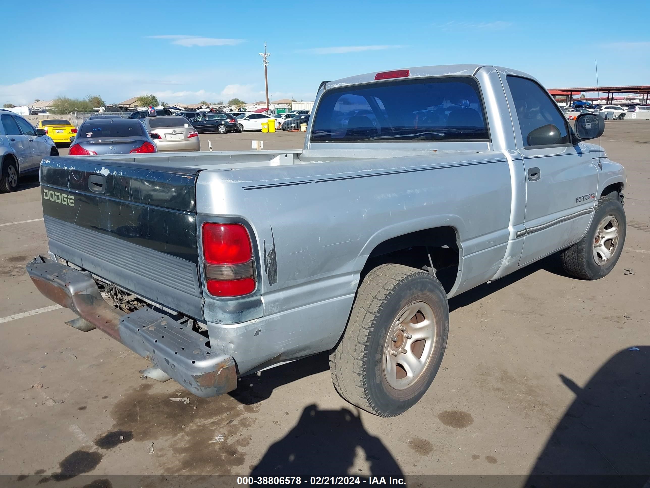 Photo 3 VIN: 1B7HC16X51S218767 - DODGE RAM 