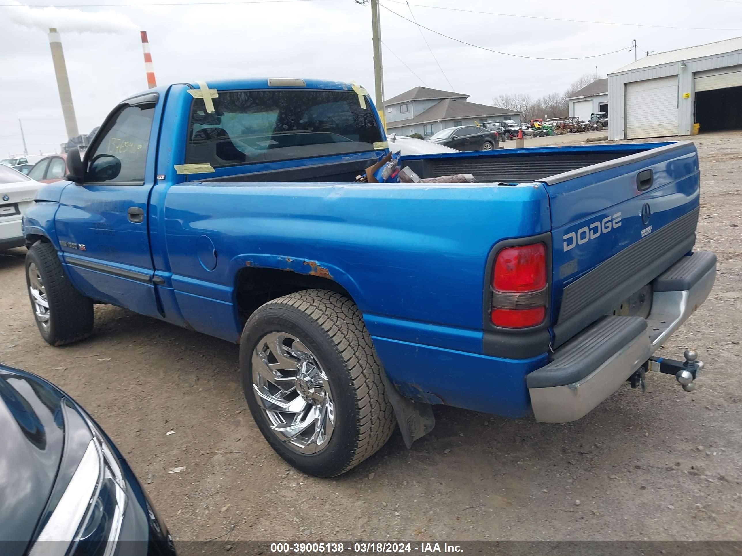 Photo 2 VIN: 1B7HC16Y01S790869 - DODGE RAM 