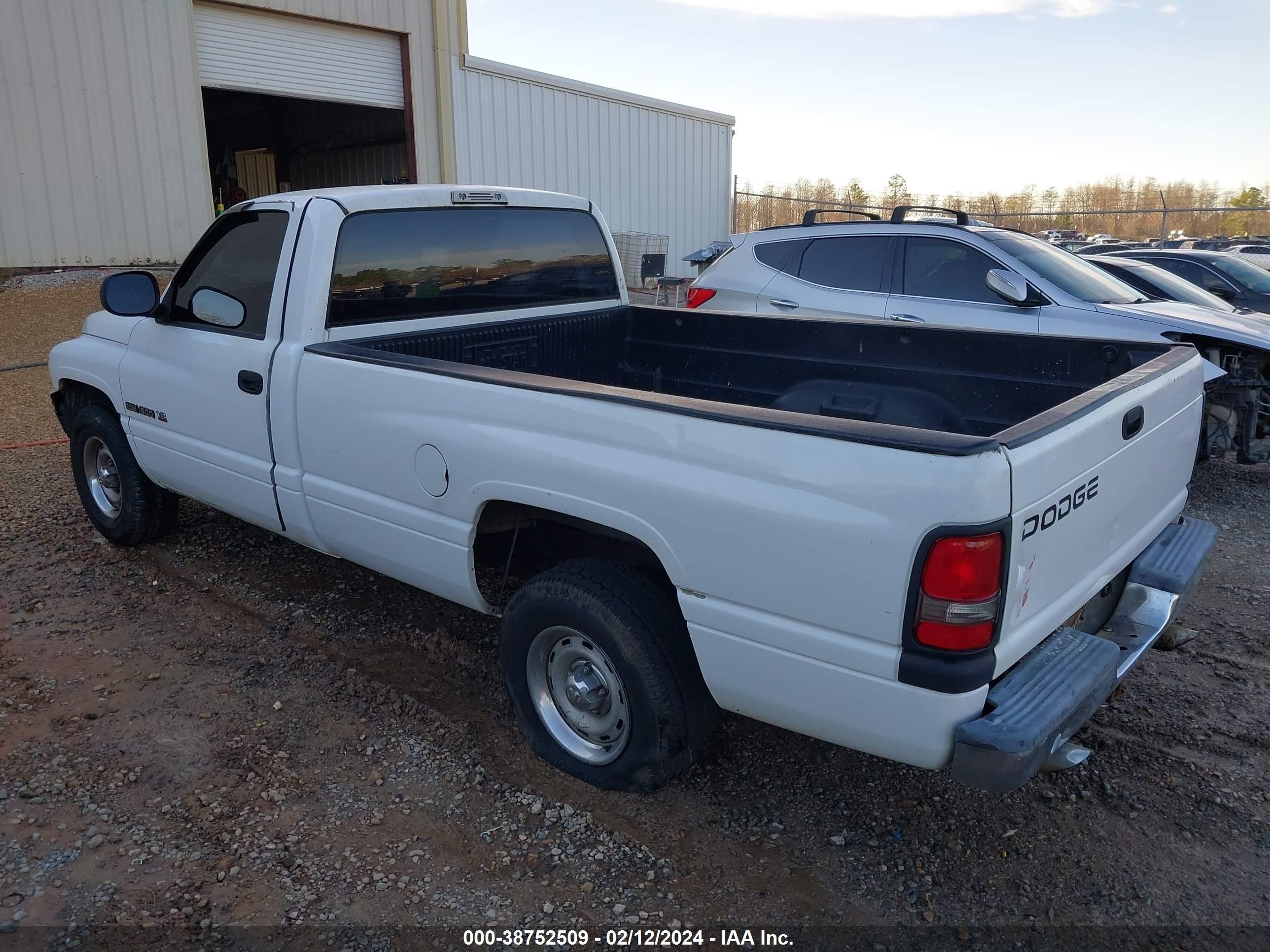 Photo 2 VIN: 1B7HC16Y11S268378 - DODGE RAM 