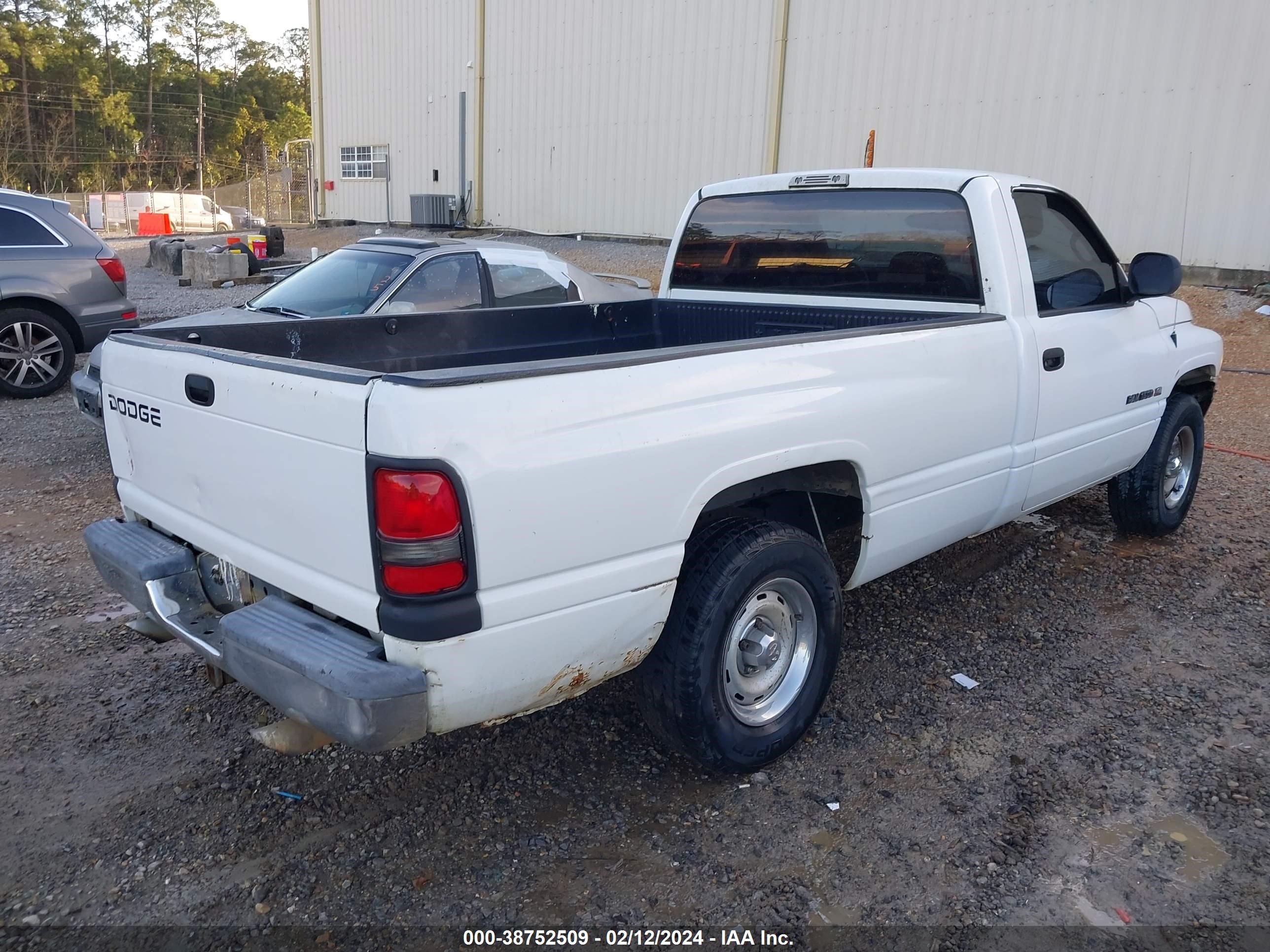 Photo 3 VIN: 1B7HC16Y11S268378 - DODGE RAM 