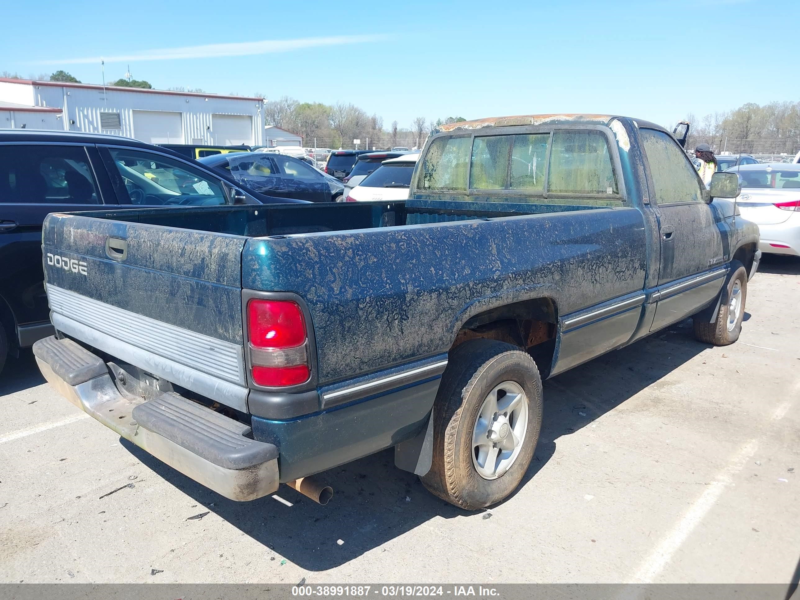 Photo 3 VIN: 1B7HC16Y1TS669982 - DODGE RAM 