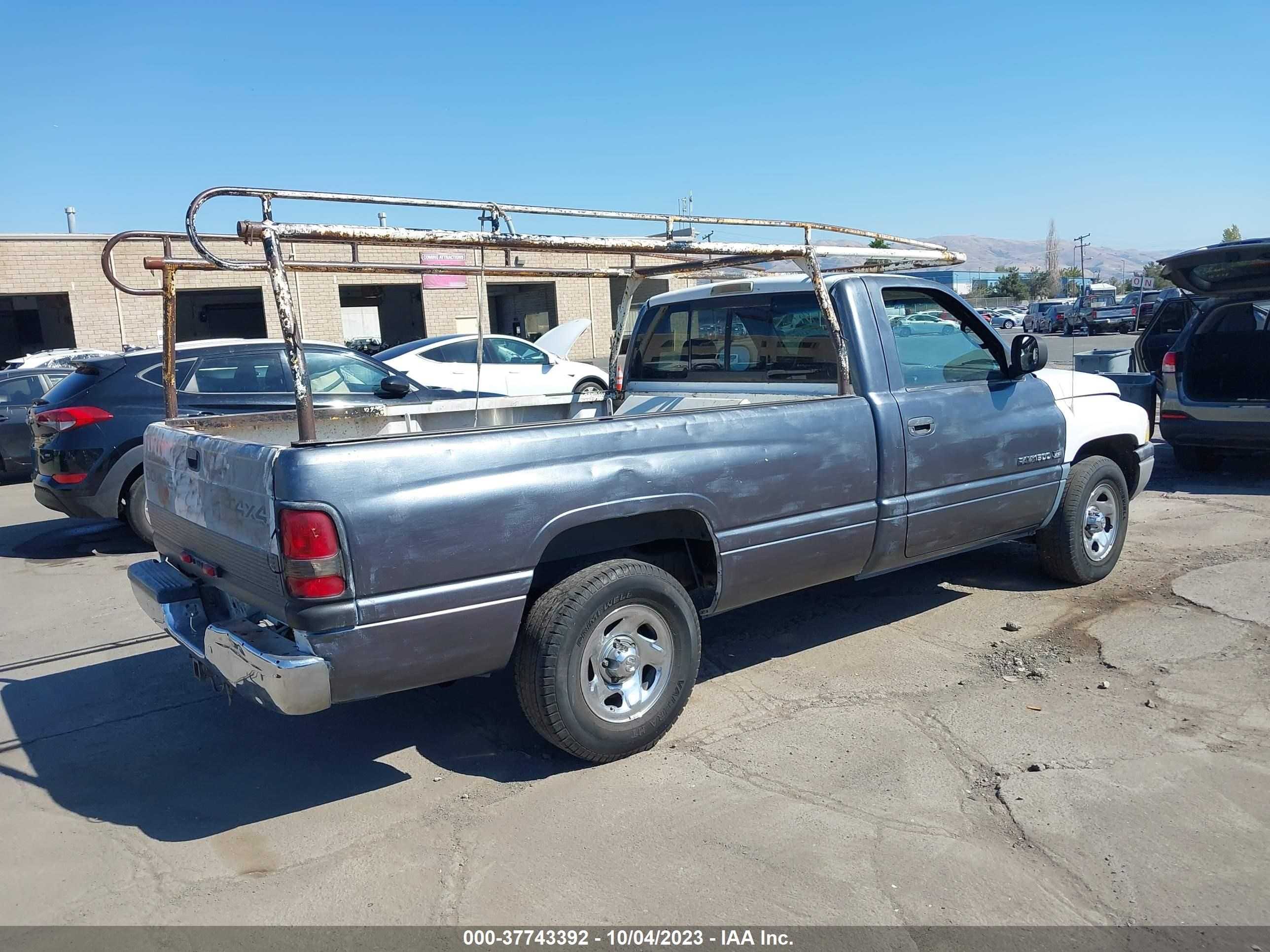 Photo 3 VIN: 1B7HC16Y21S161551 - DODGE RAM 