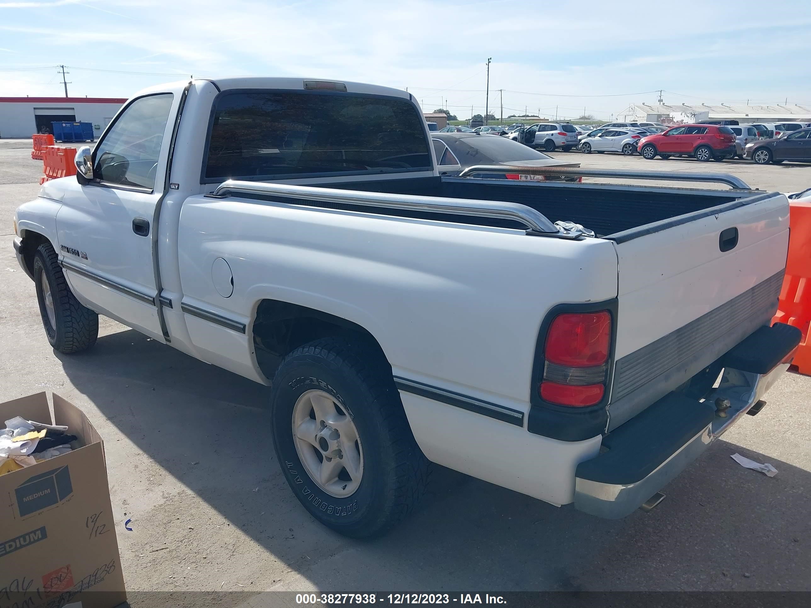 Photo 2 VIN: 1B7HC16Y2TJ149828 - DODGE RAM 