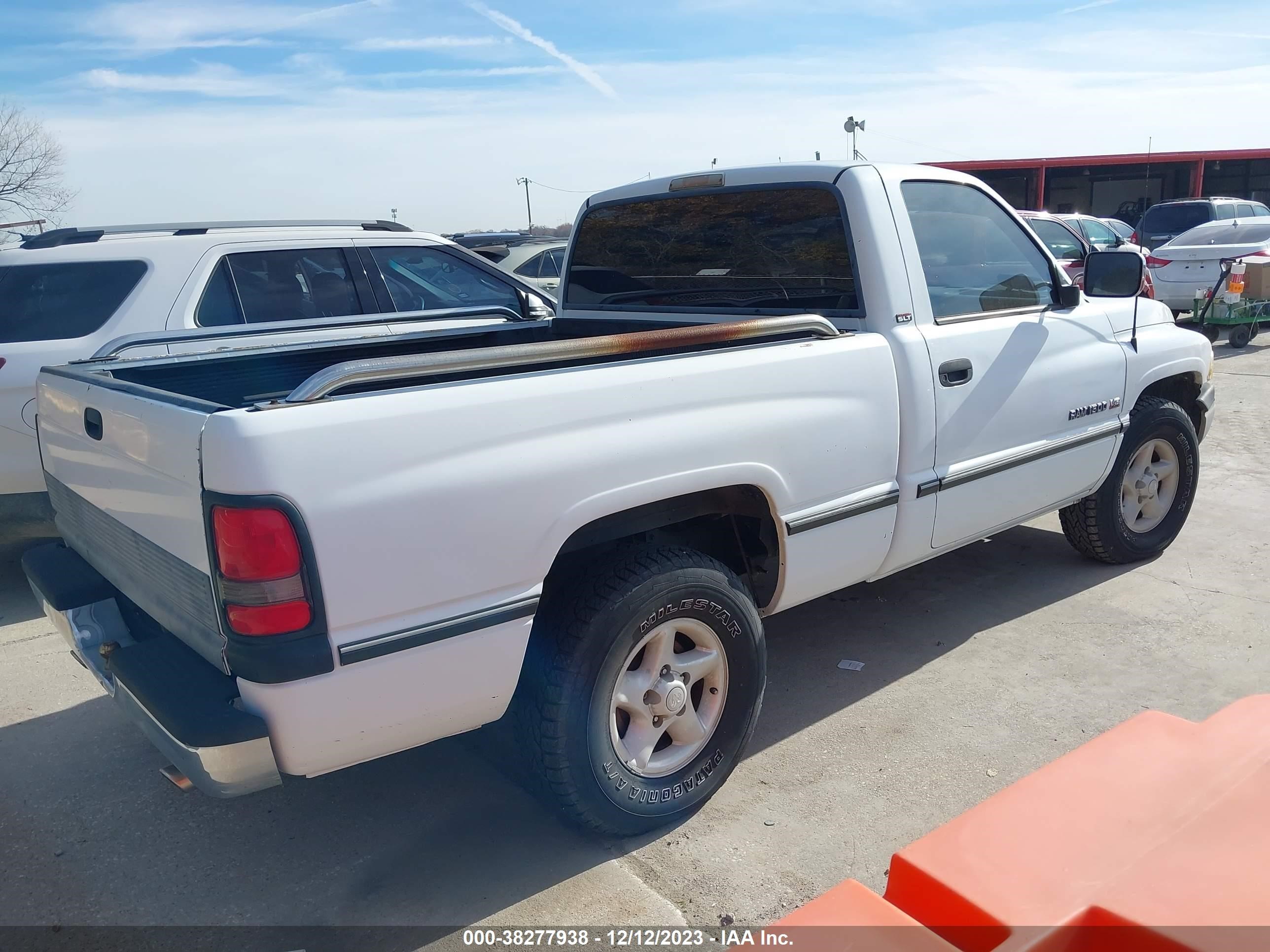 Photo 3 VIN: 1B7HC16Y2TJ149828 - DODGE RAM 