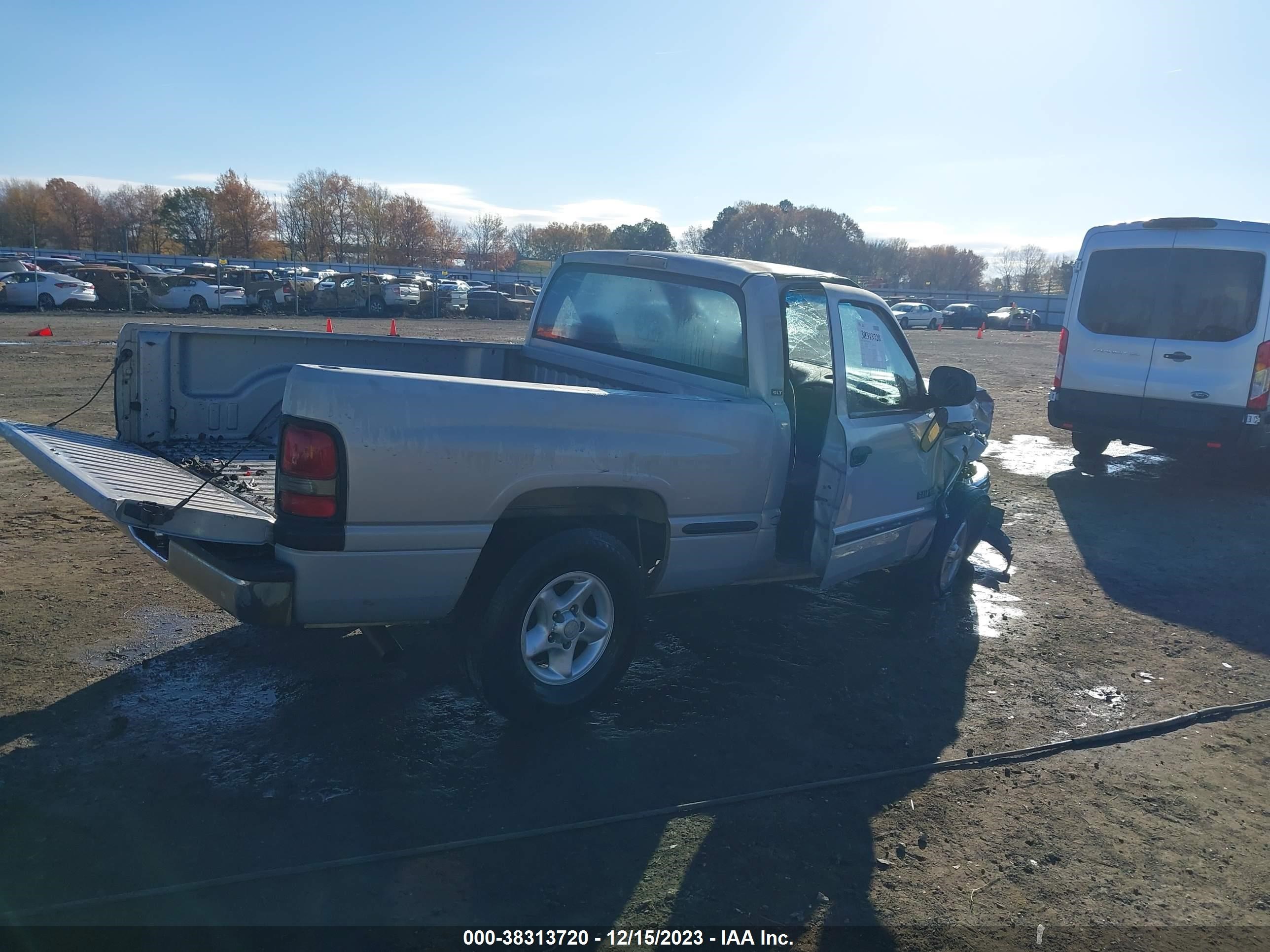 Photo 3 VIN: 1B7HC16Y3XS281528 - DODGE RAM 