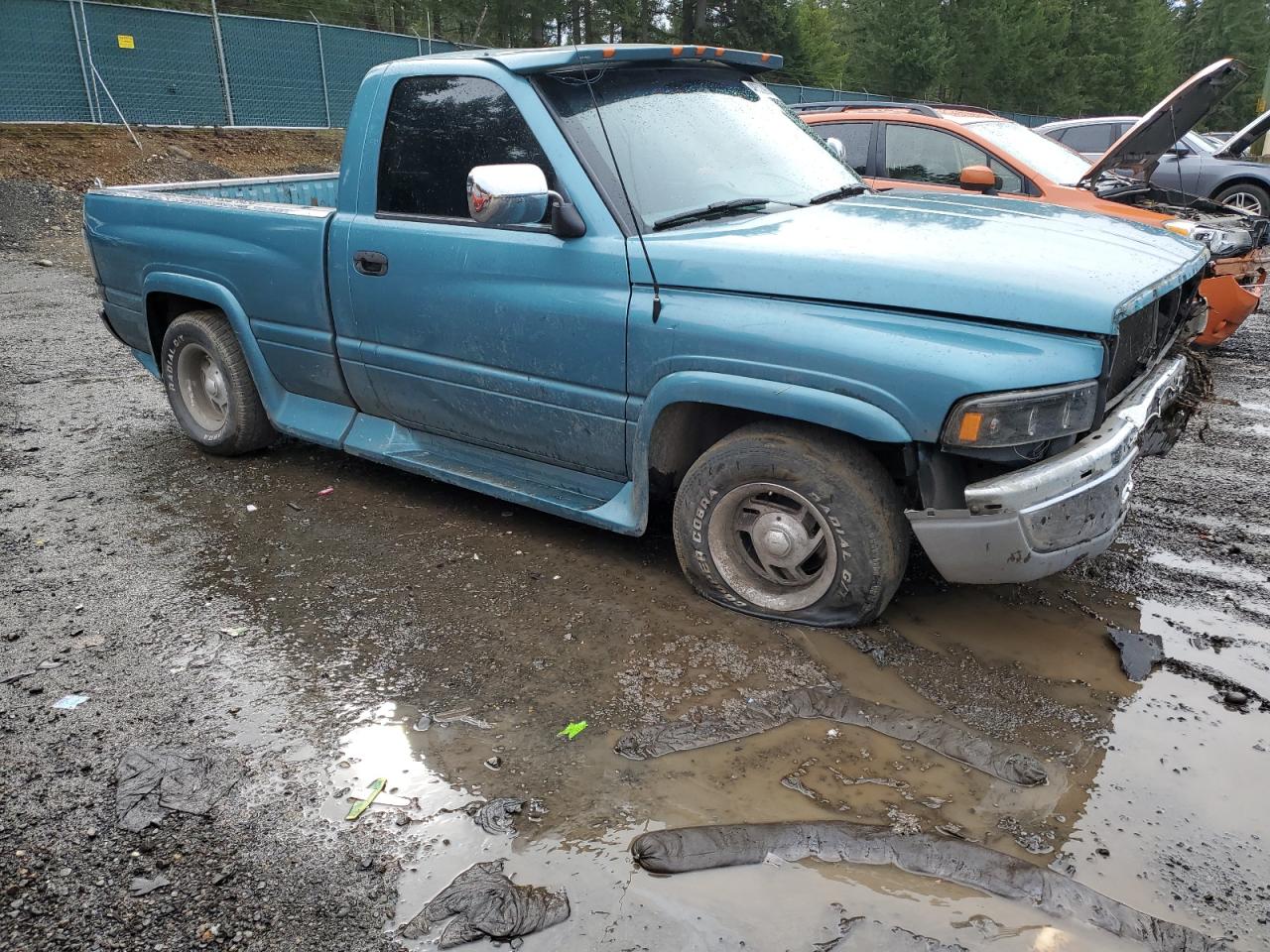 Photo 3 VIN: 1B7HC16Y4TS582061 - DODGE RAM 