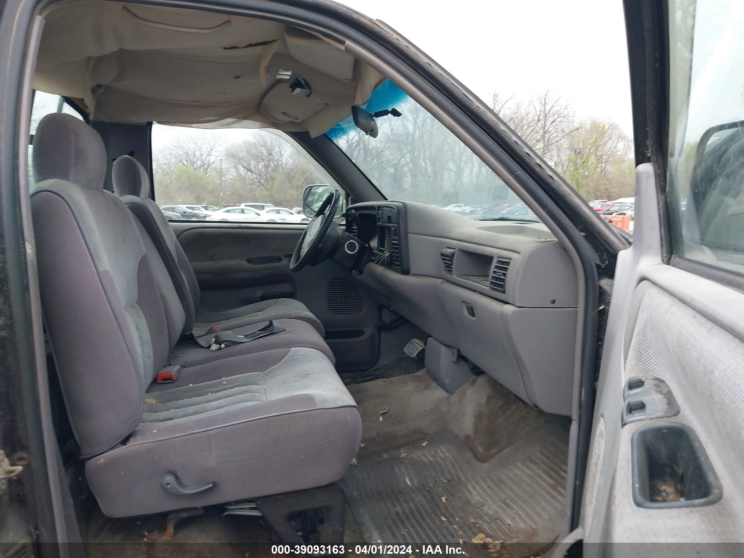 Photo 4 VIN: 1B7HC16Y5RS648688 - DODGE RAM 