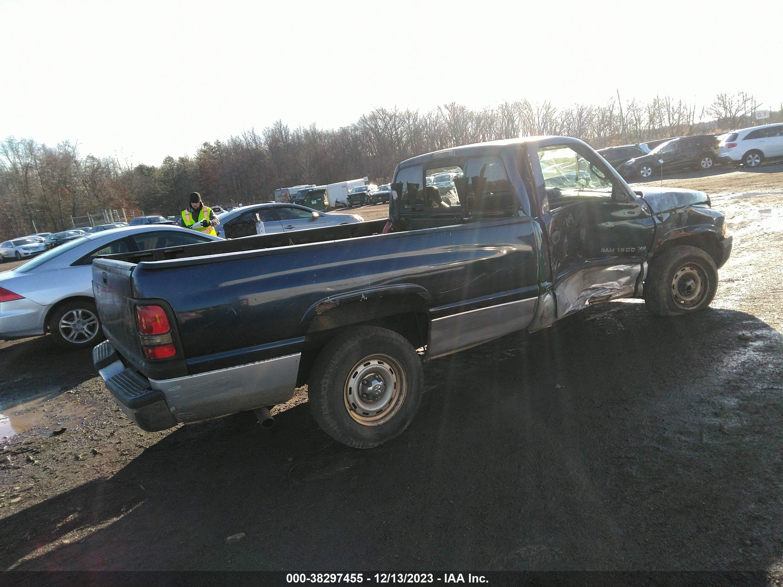 Photo 3 VIN: 1B7HC16Y81S261685 - DODGE RAM 