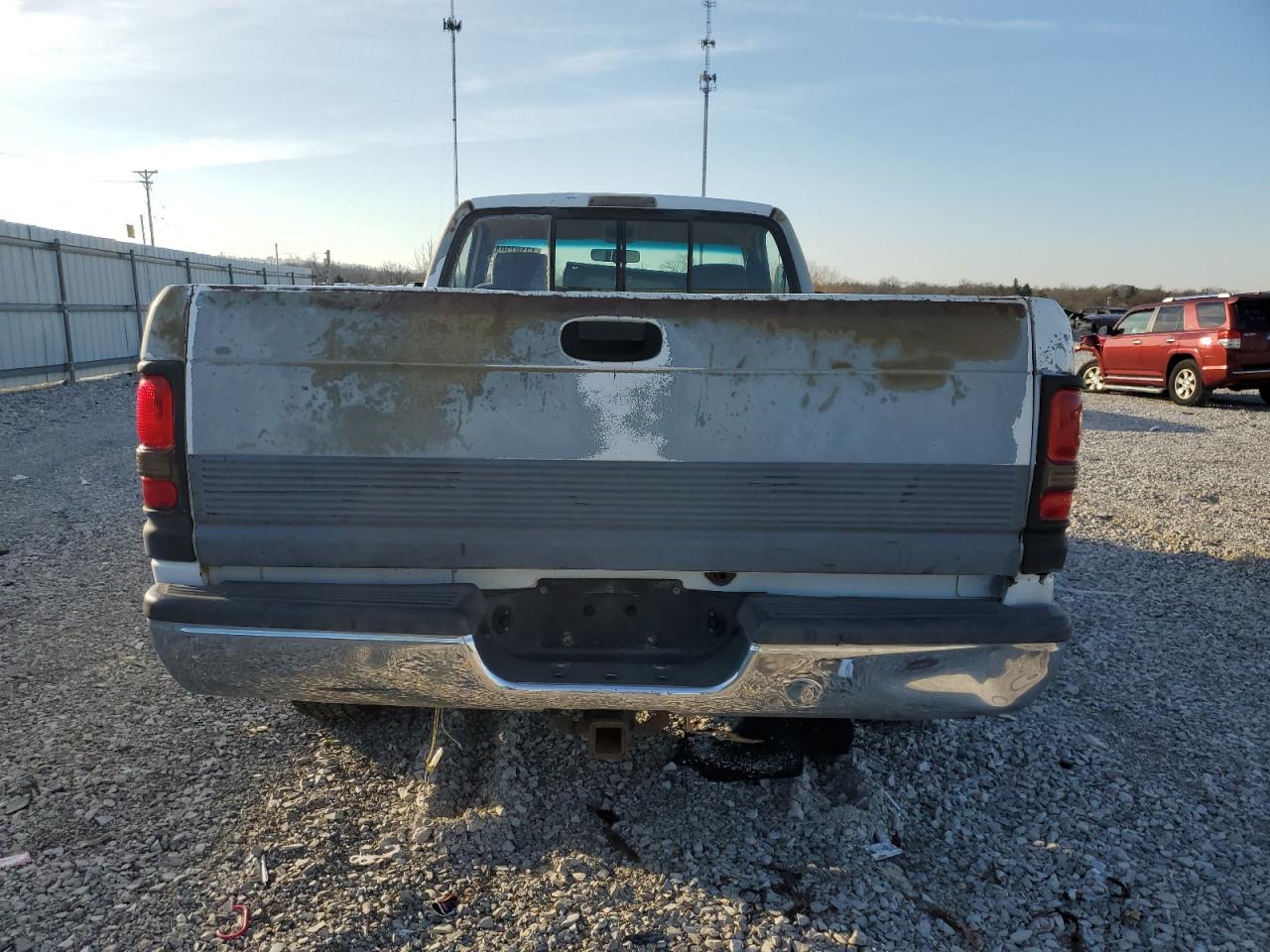 Photo 5 VIN: 1B7HC16Y8RS661189 - DODGE RAM 