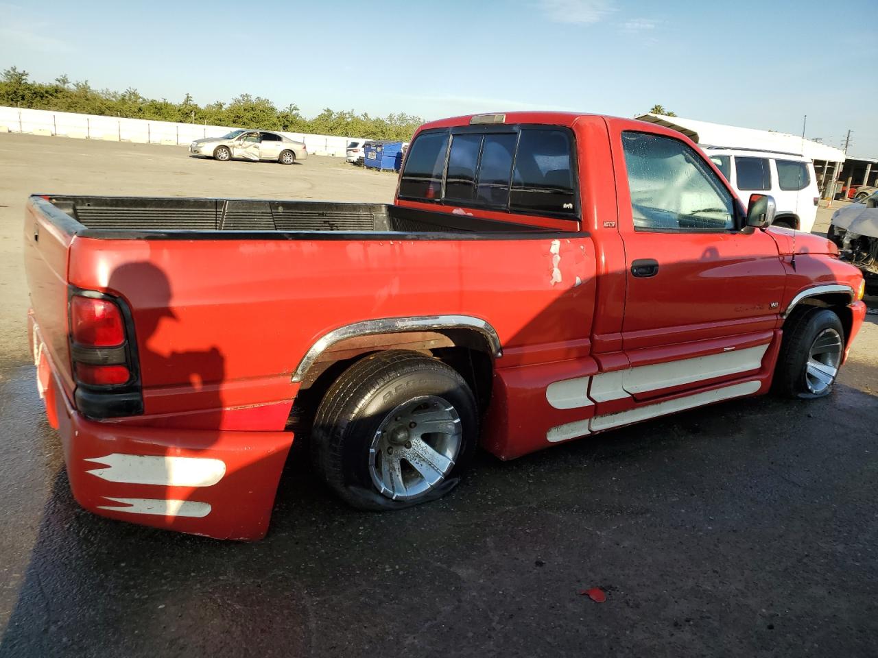 Photo 2 VIN: 1B7HC16Y9TJ120231 - DODGE RAM 