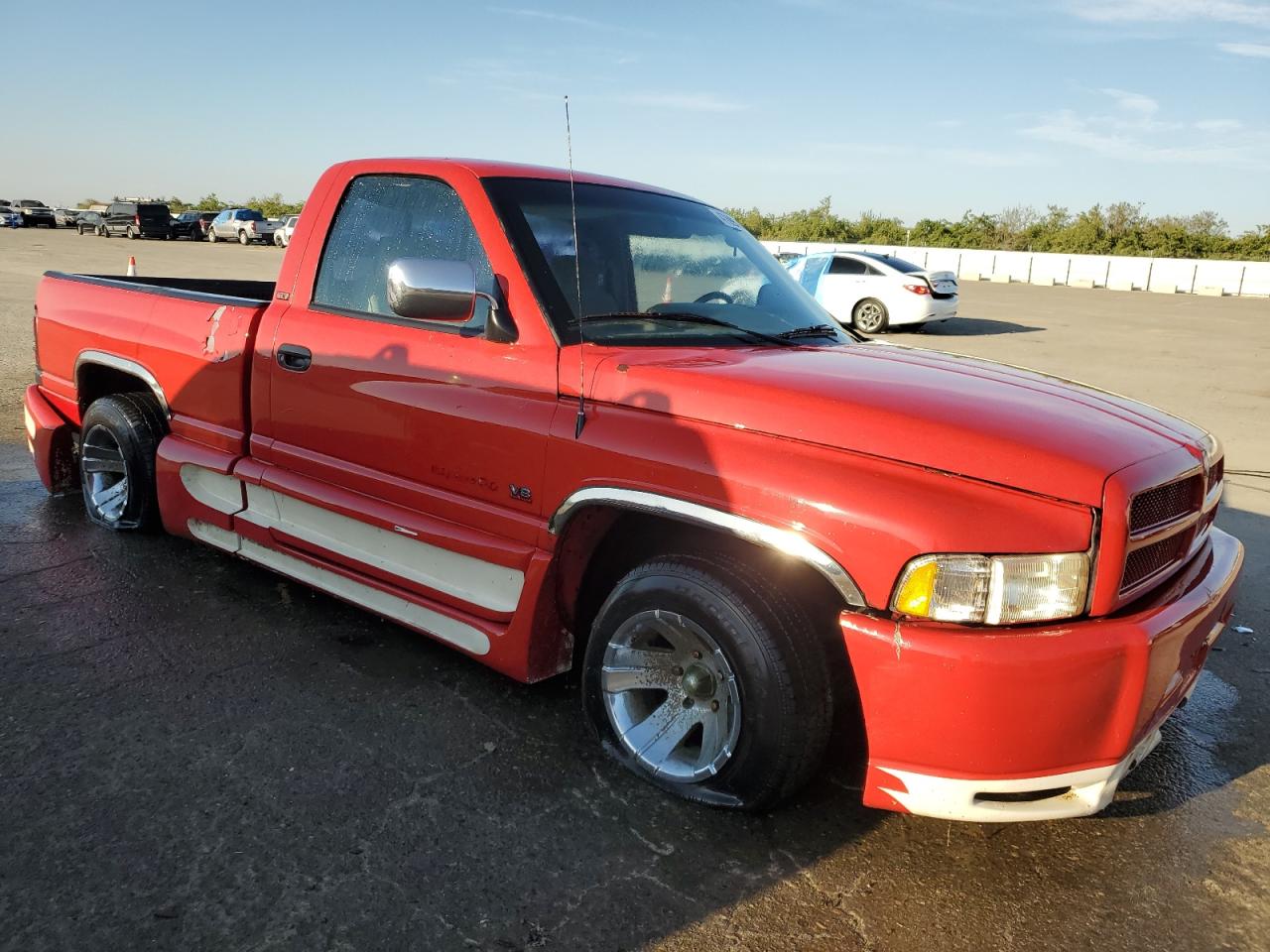 Photo 3 VIN: 1B7HC16Y9TJ120231 - DODGE RAM 