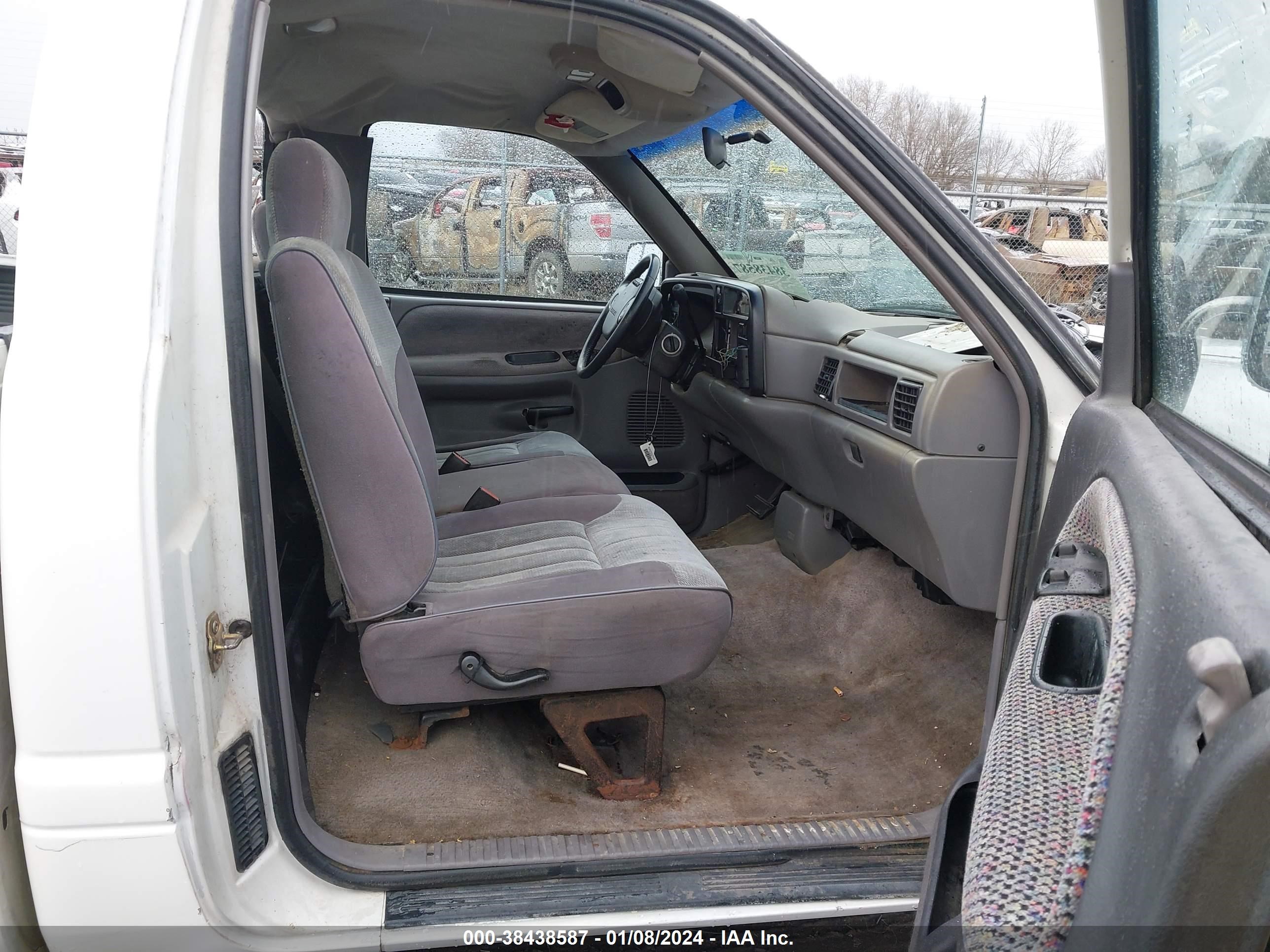 Photo 4 VIN: 1B7HC16Z3TJ201055 - DODGE RAM 