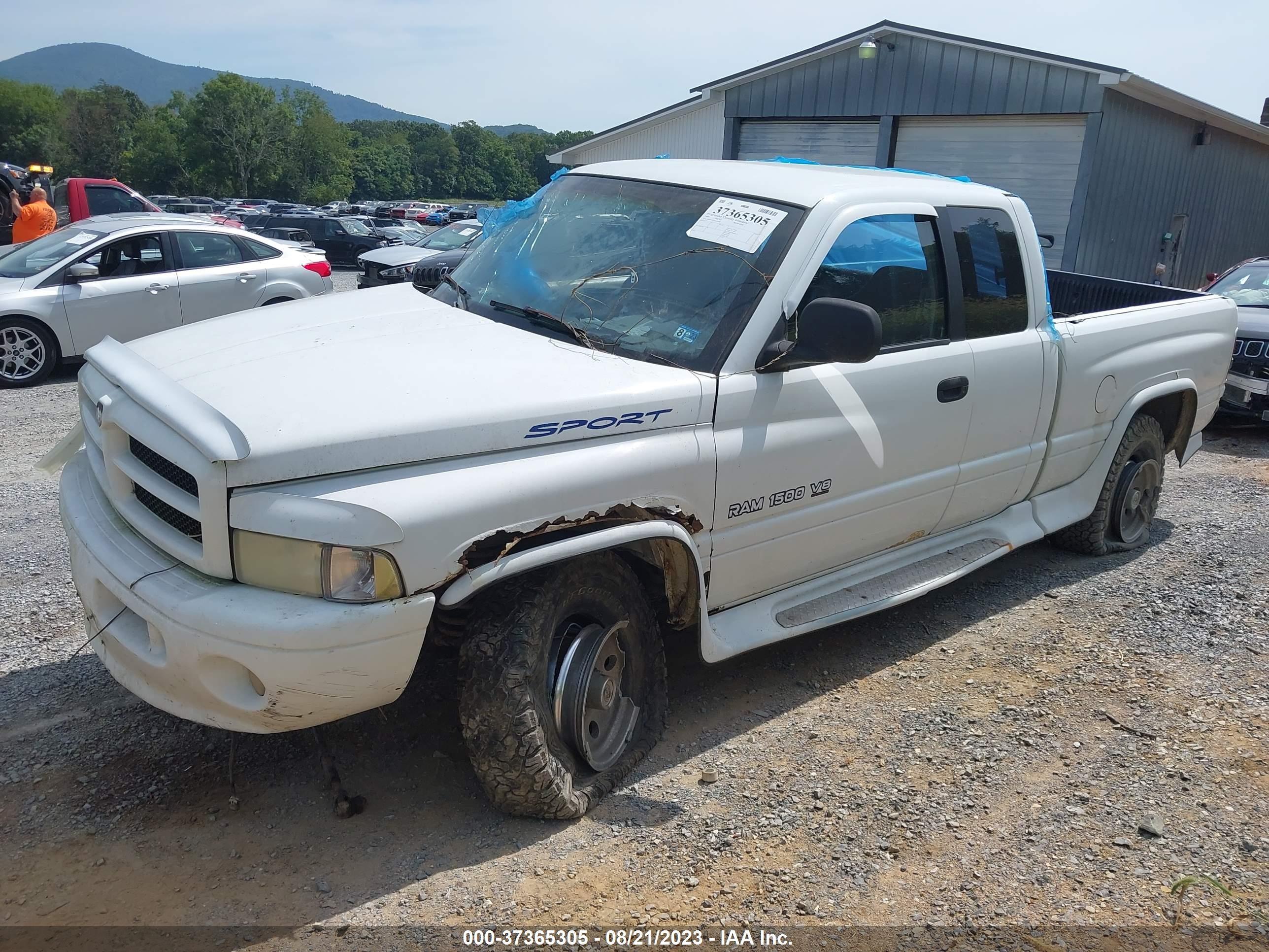 Photo 1 VIN: 1B7HF13Y0XJ607948 - DODGE RAM 