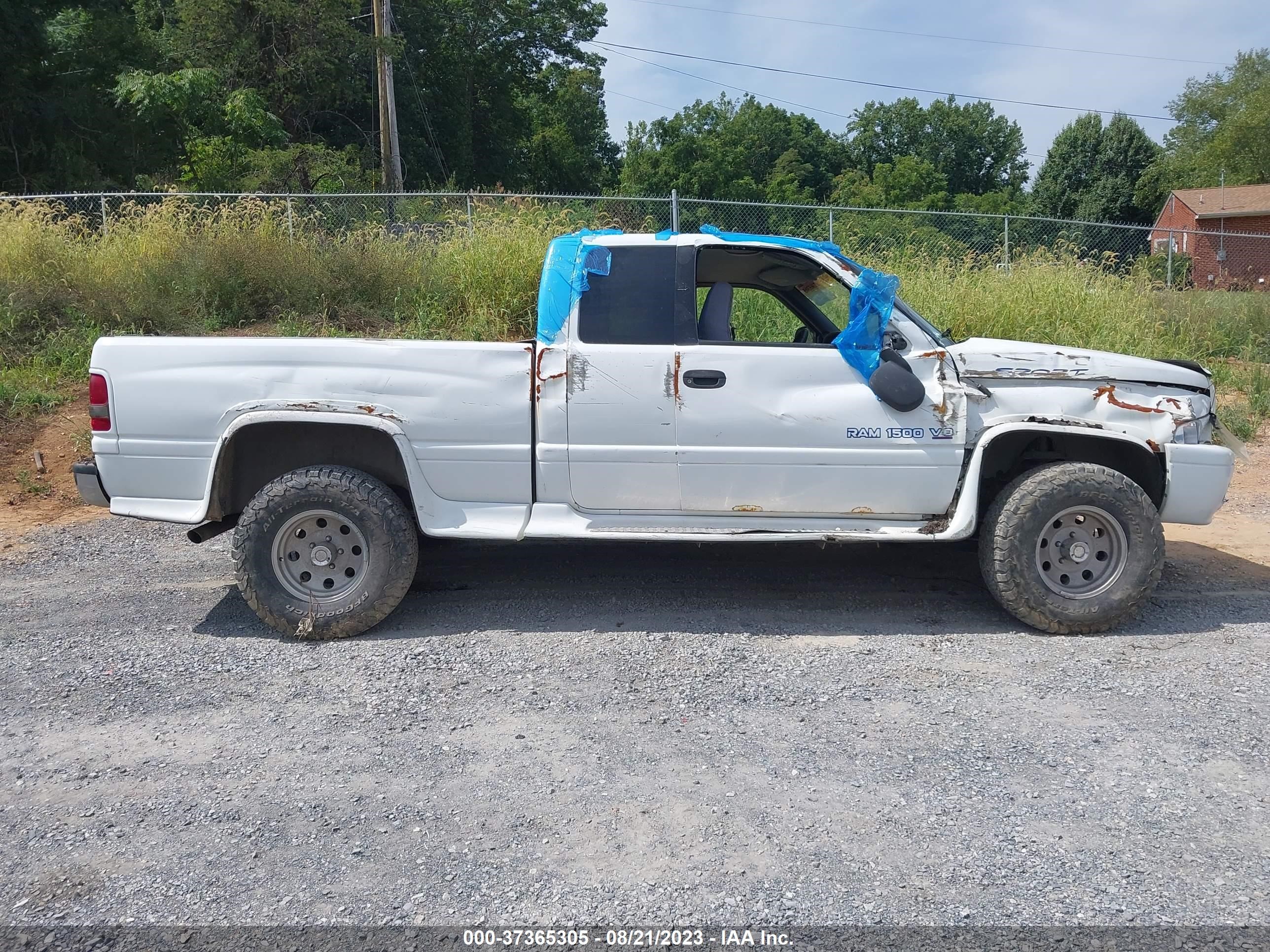 Photo 13 VIN: 1B7HF13Y0XJ607948 - DODGE RAM 