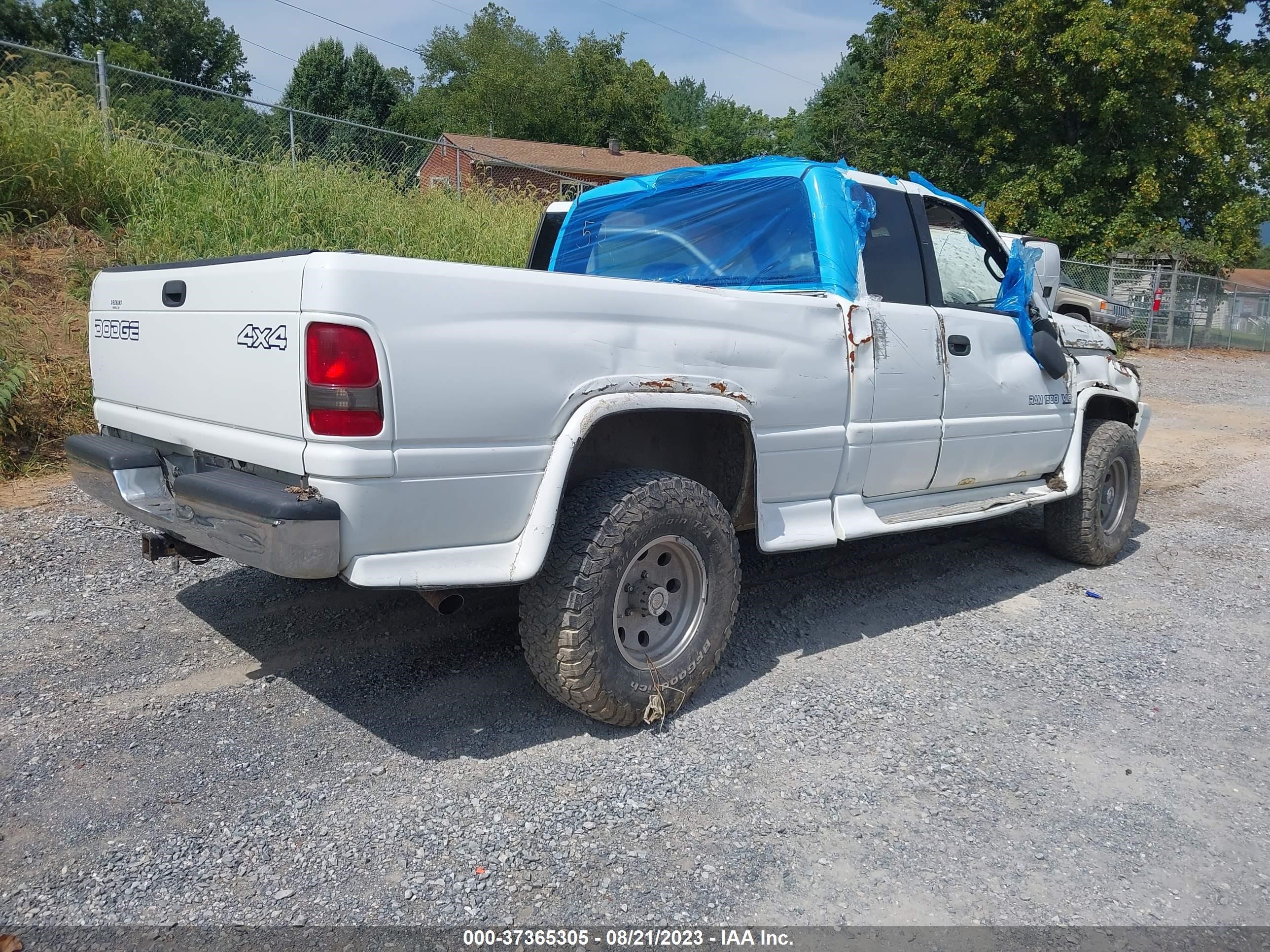 Photo 3 VIN: 1B7HF13Y0XJ607948 - DODGE RAM 