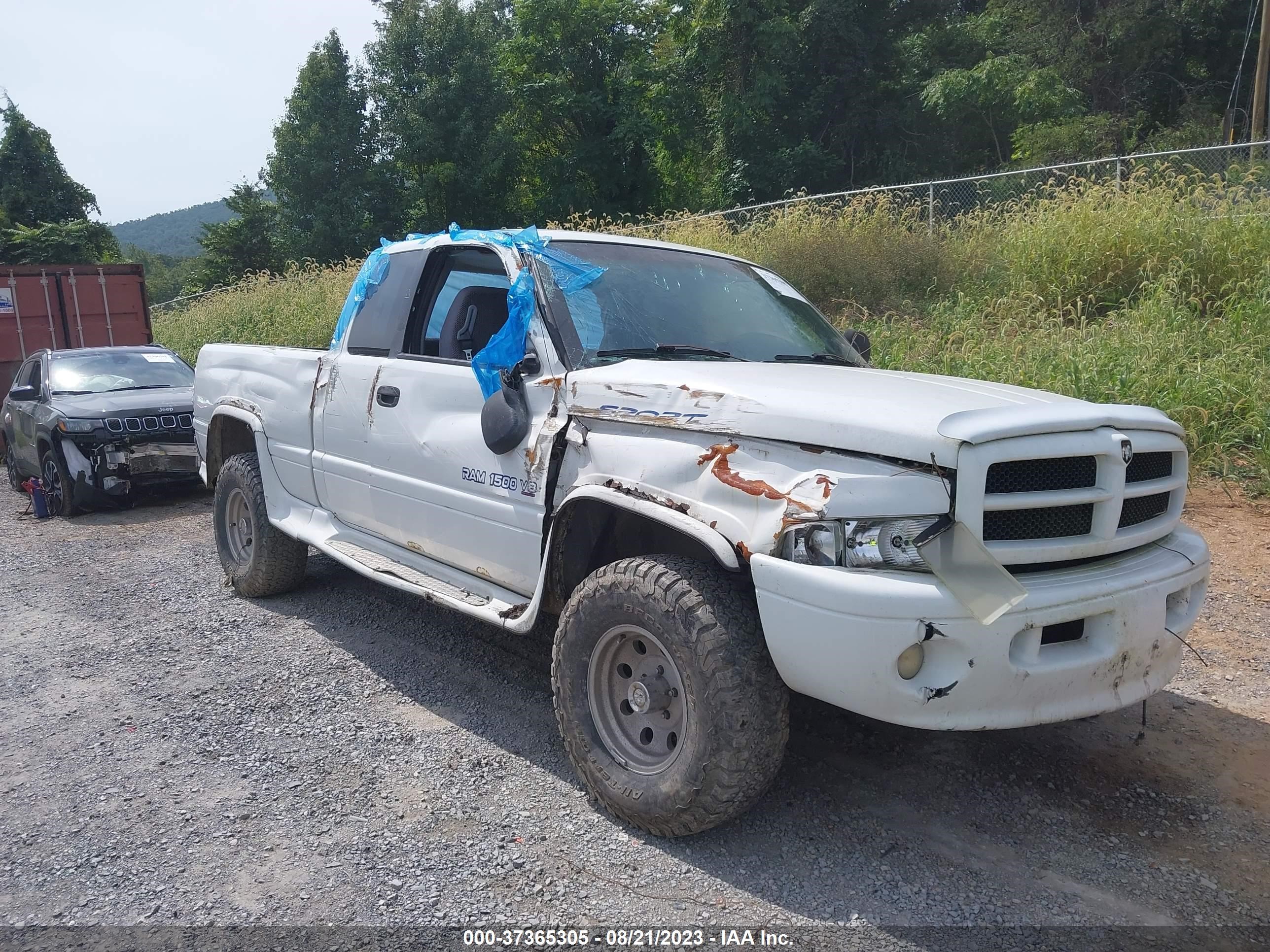 Photo 5 VIN: 1B7HF13Y0XJ607948 - DODGE RAM 