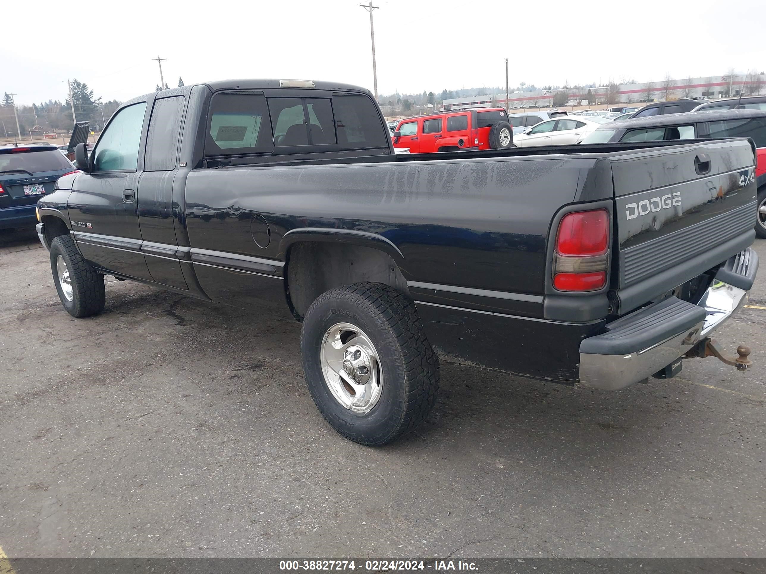 Photo 2 VIN: 1B7HF13Y5WJ235375 - DODGE RAM 