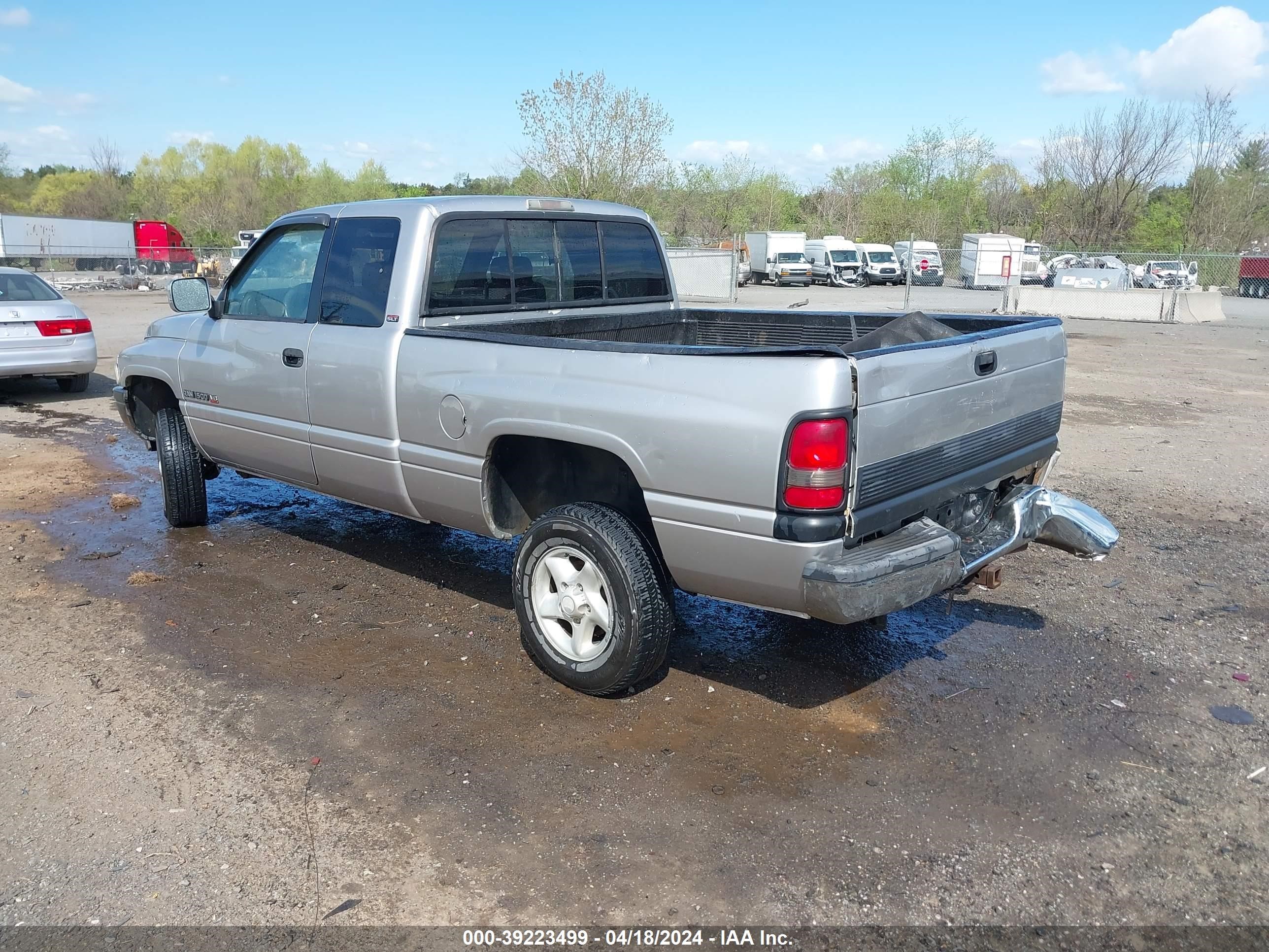 Photo 2 VIN: 1B7HF13Y8VJ621447 - DODGE RAM 