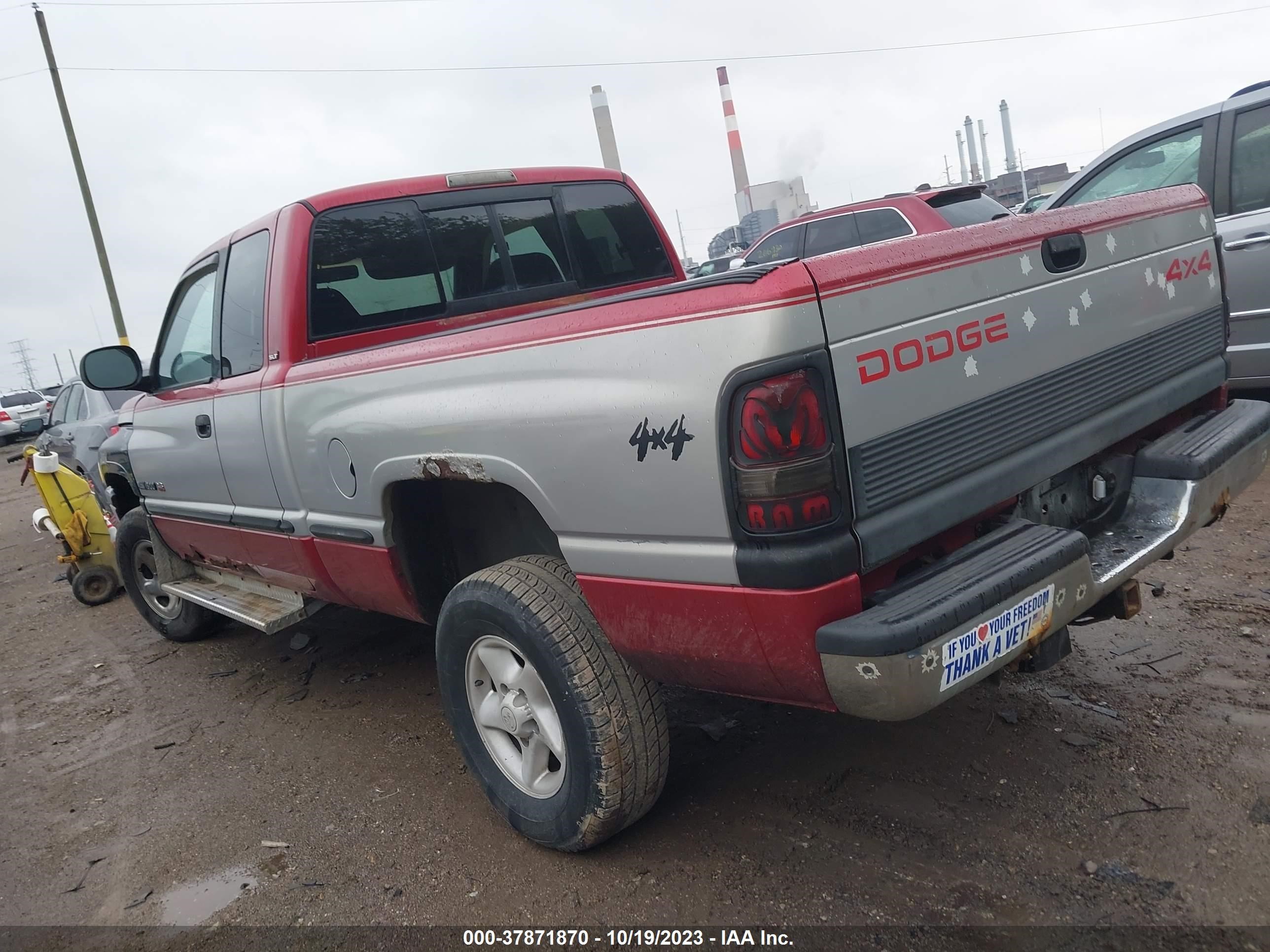 Photo 2 VIN: 1B7HF13Z1WJ151062 - DODGE RAM 