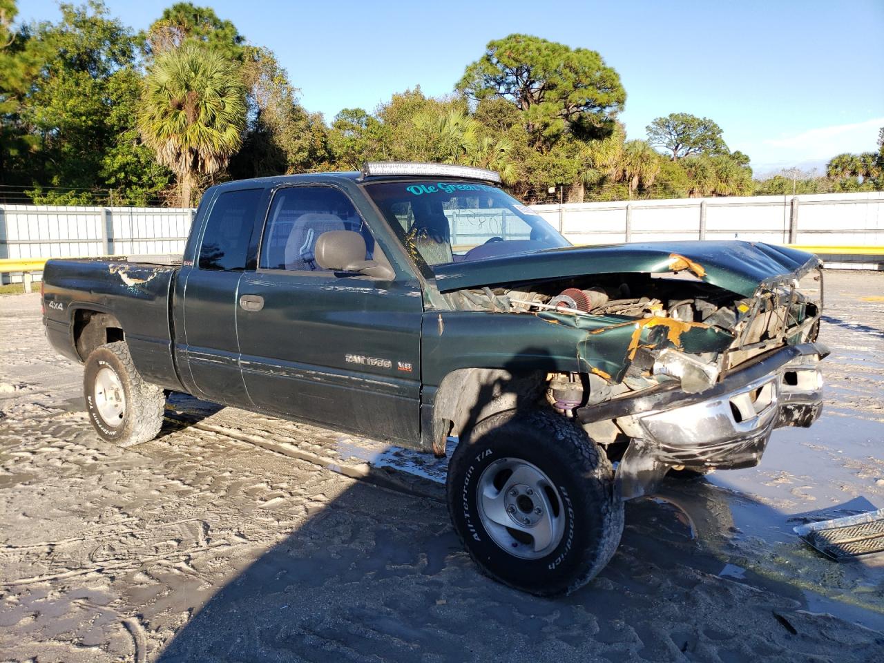 Photo 4 VIN: 1B7HF13Z3YJ140860 - DODGE RAM 