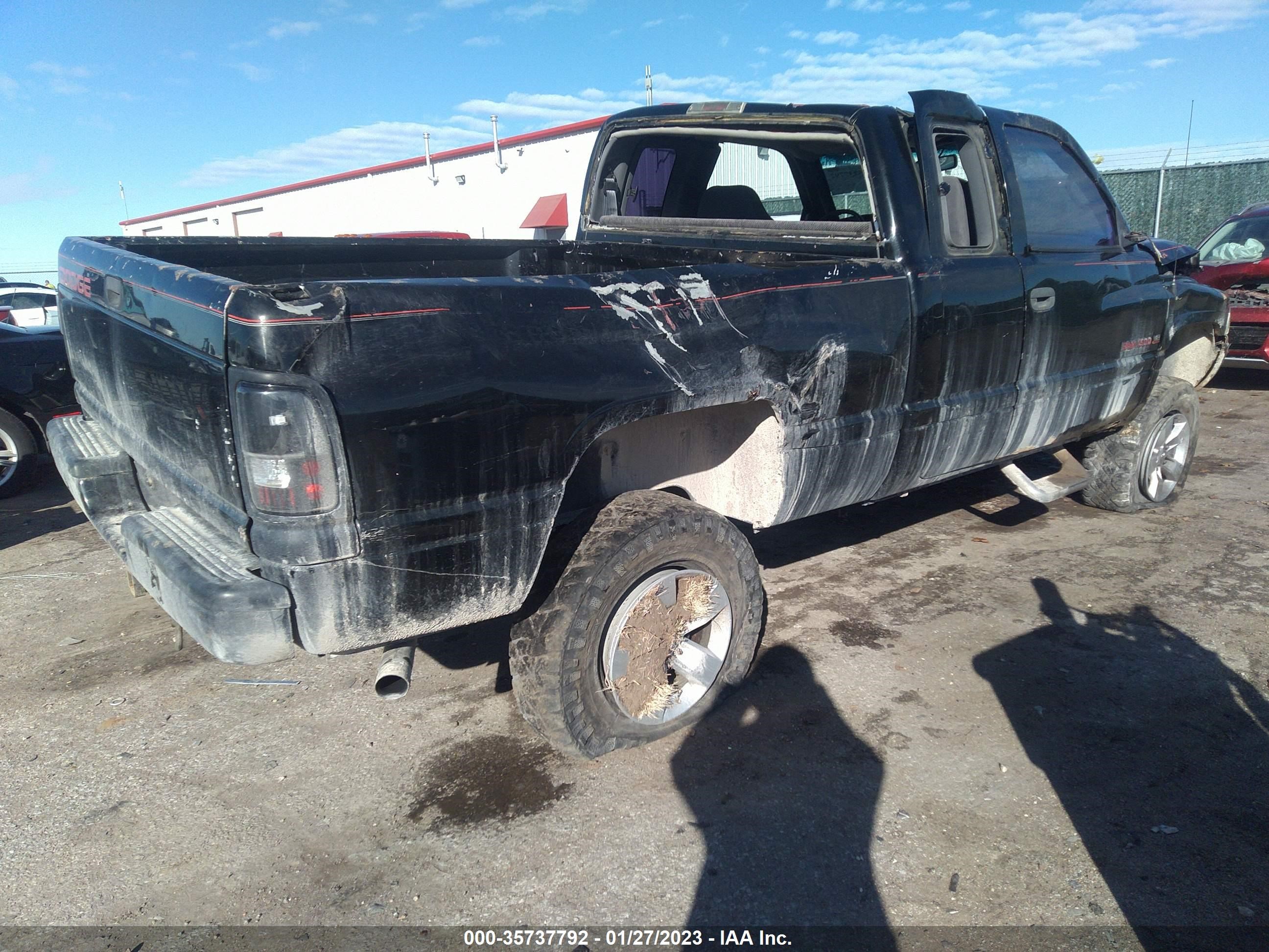 Photo 3 VIN: 1B7HF13Z4WJ112644 - DODGE RAM 