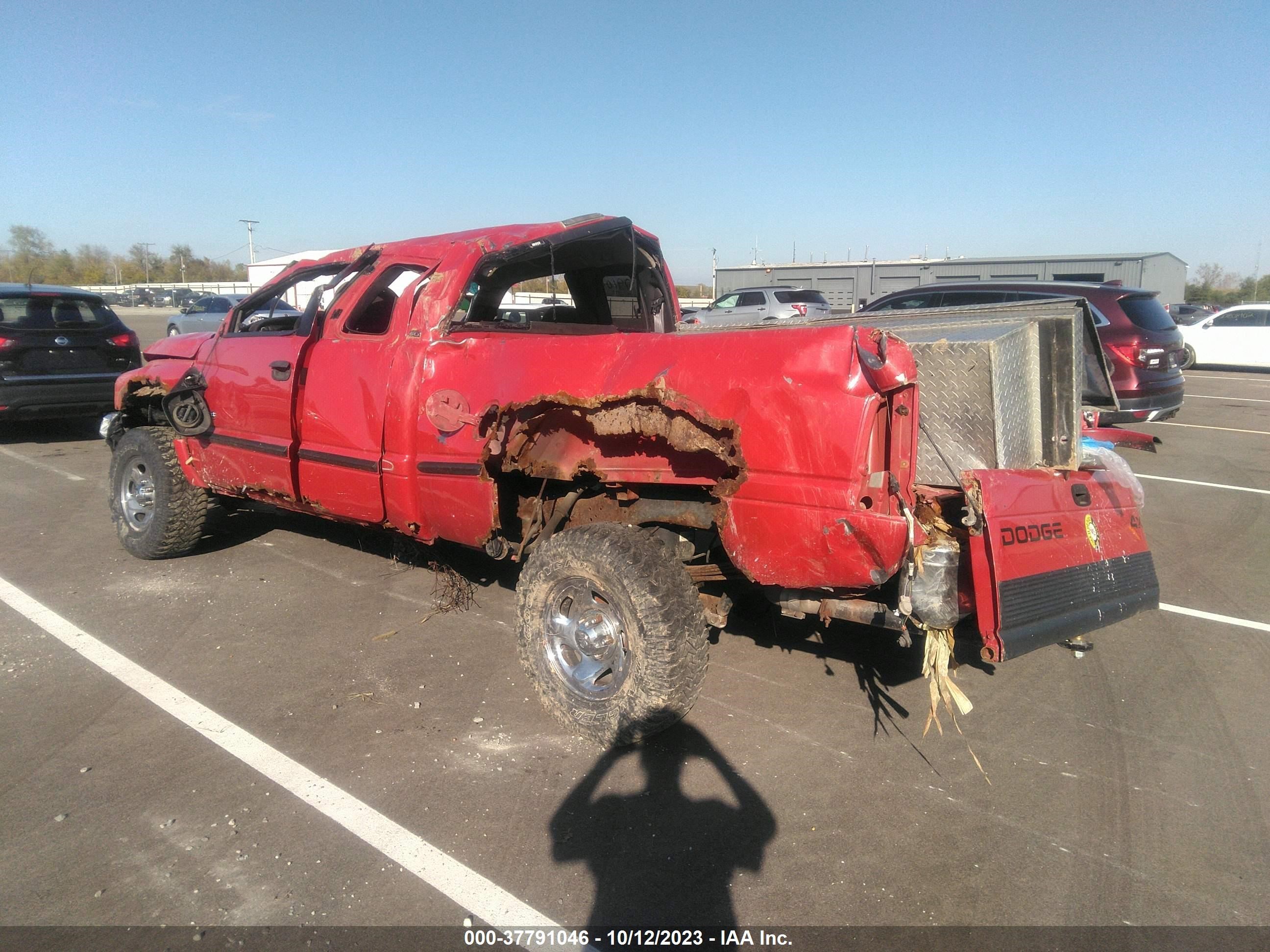 Photo 2 VIN: 1B7HF13Z4WJ113616 - DODGE RAM 