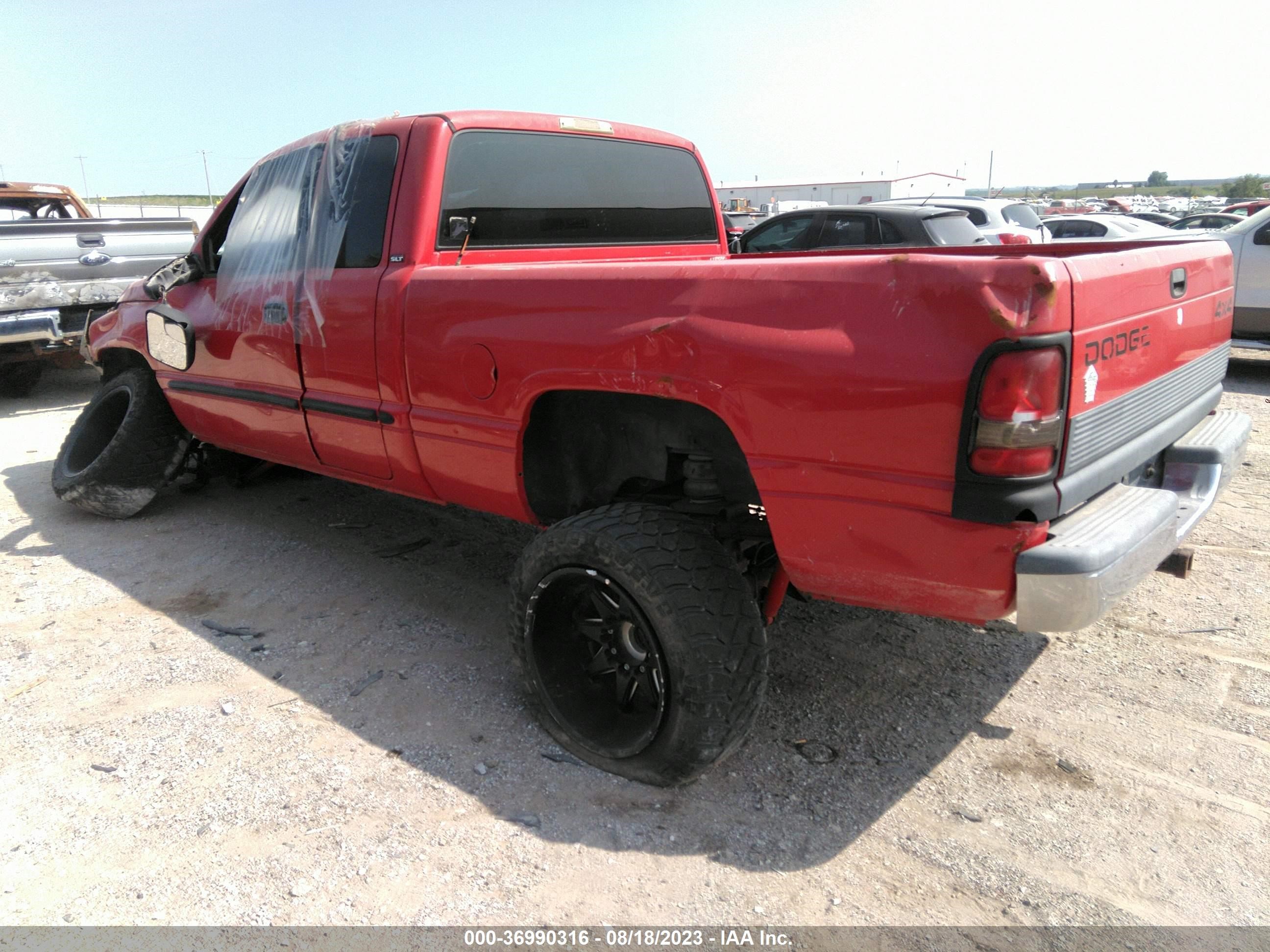 Photo 2 VIN: 1B7HF13Z4YJ140625 - DODGE RAM 