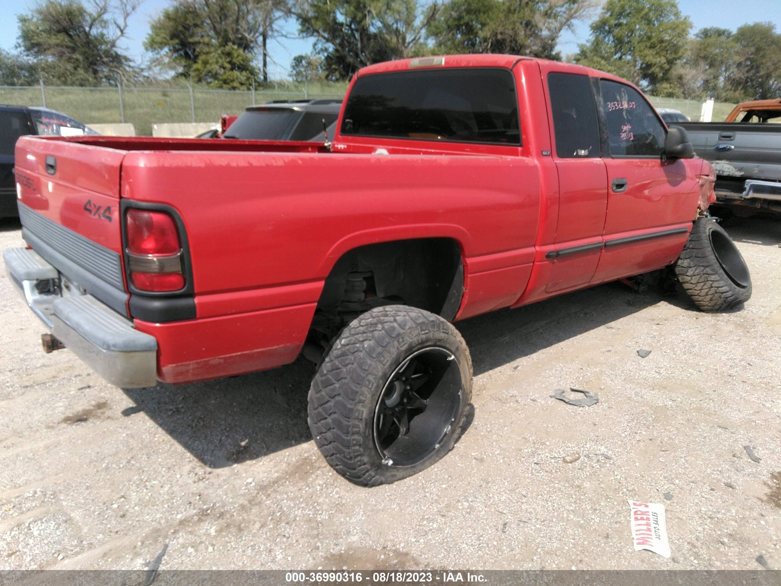 Photo 3 VIN: 1B7HF13Z4YJ140625 - DODGE RAM 