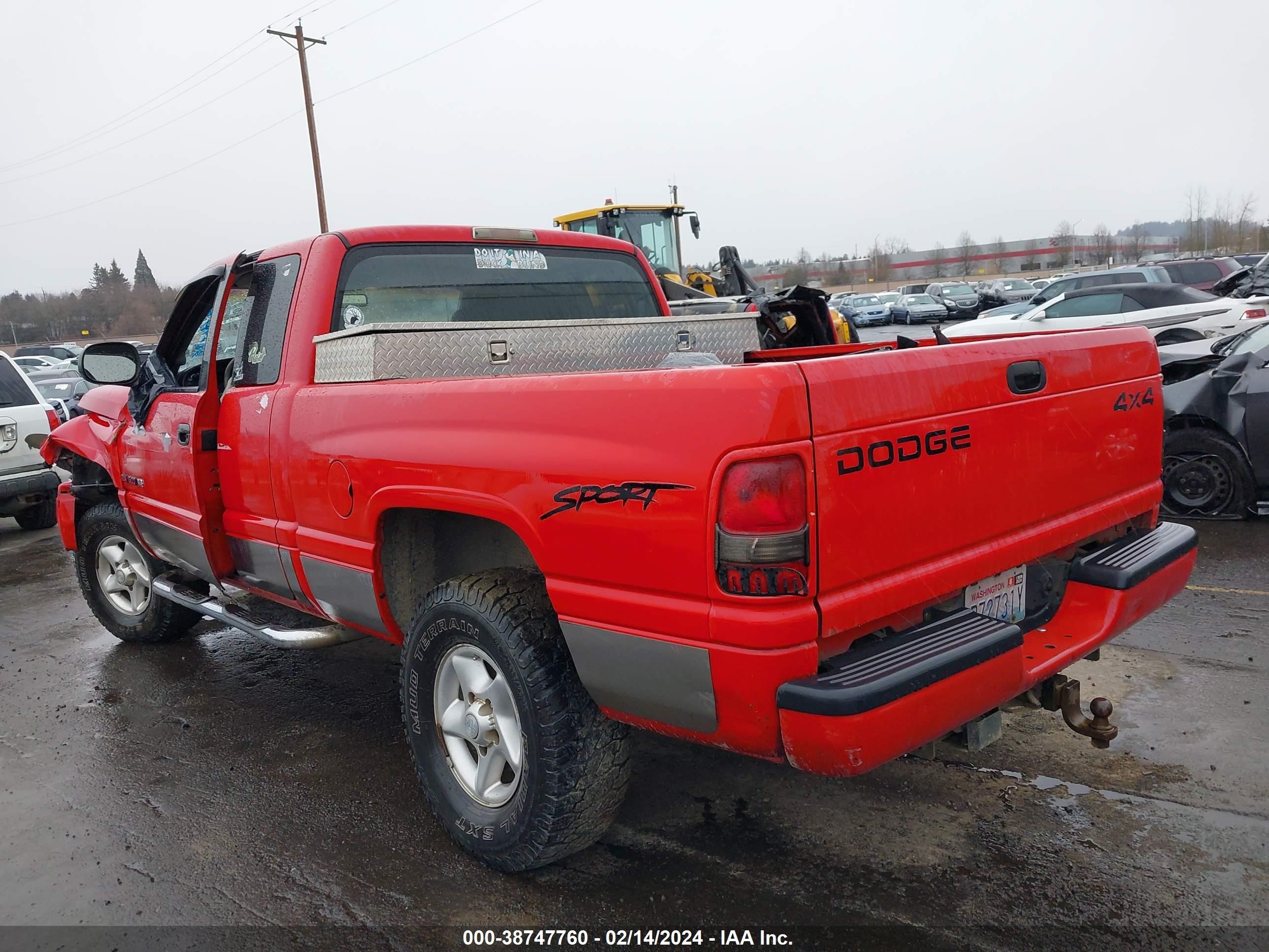 Photo 2 VIN: 1B7HF13Z5WJ215281 - DODGE RAM 