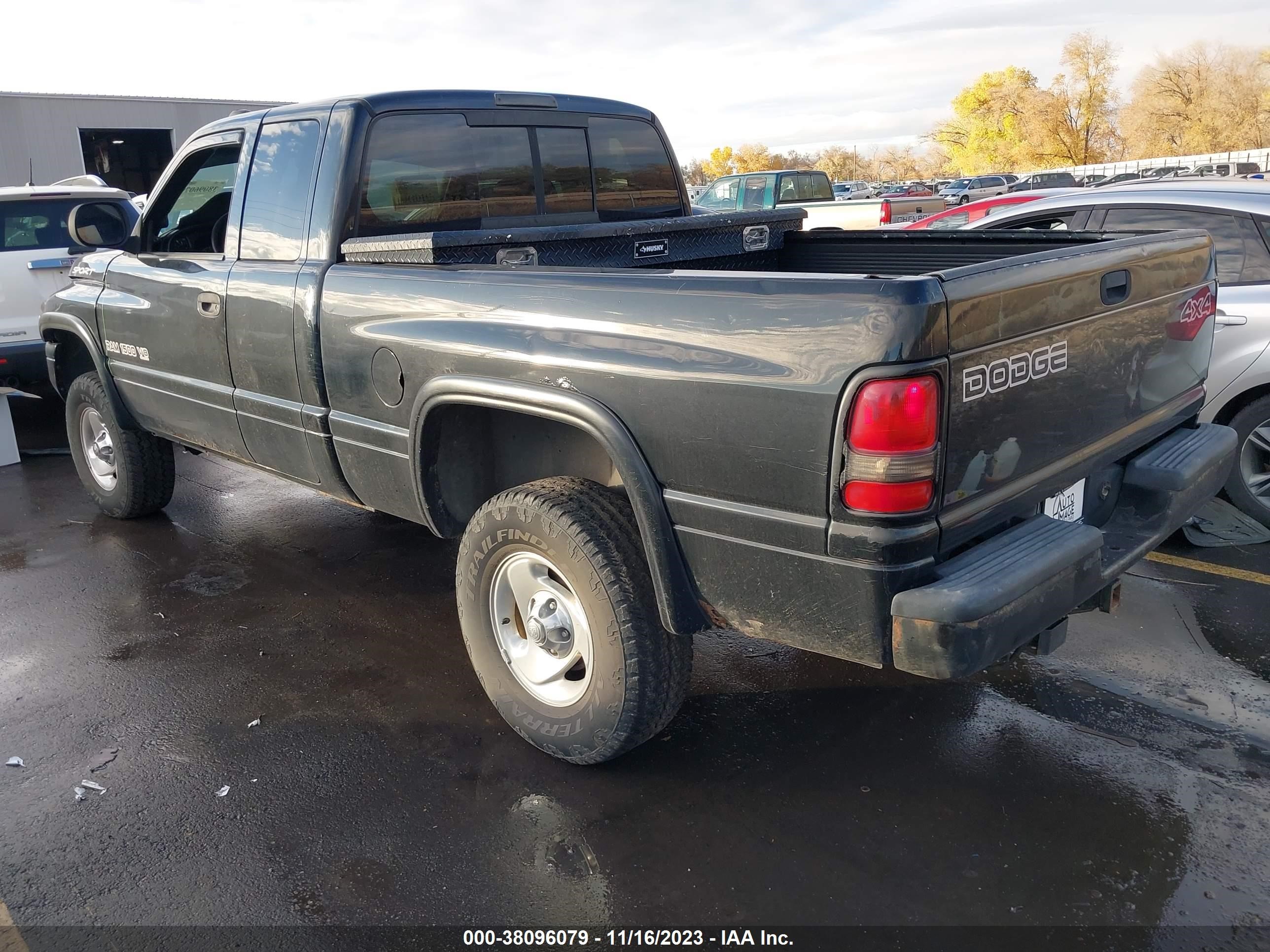 Photo 2 VIN: 1B7HF13Z8XJ643671 - DODGE RAM 