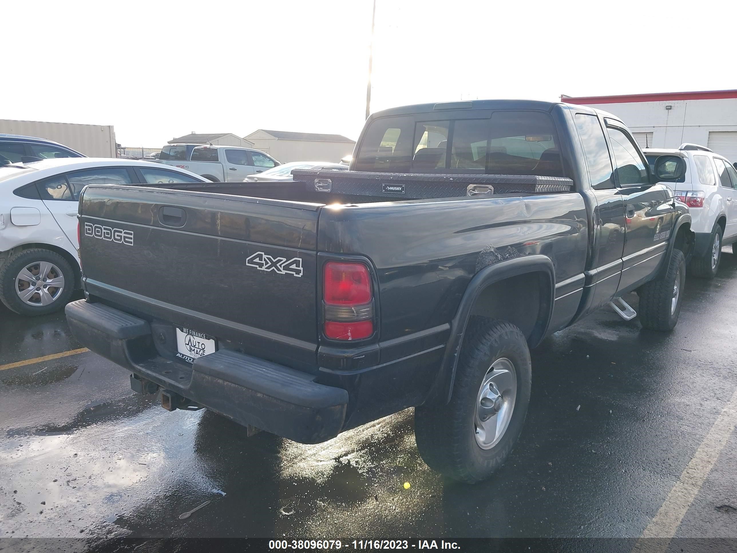 Photo 3 VIN: 1B7HF13Z8XJ643671 - DODGE RAM 