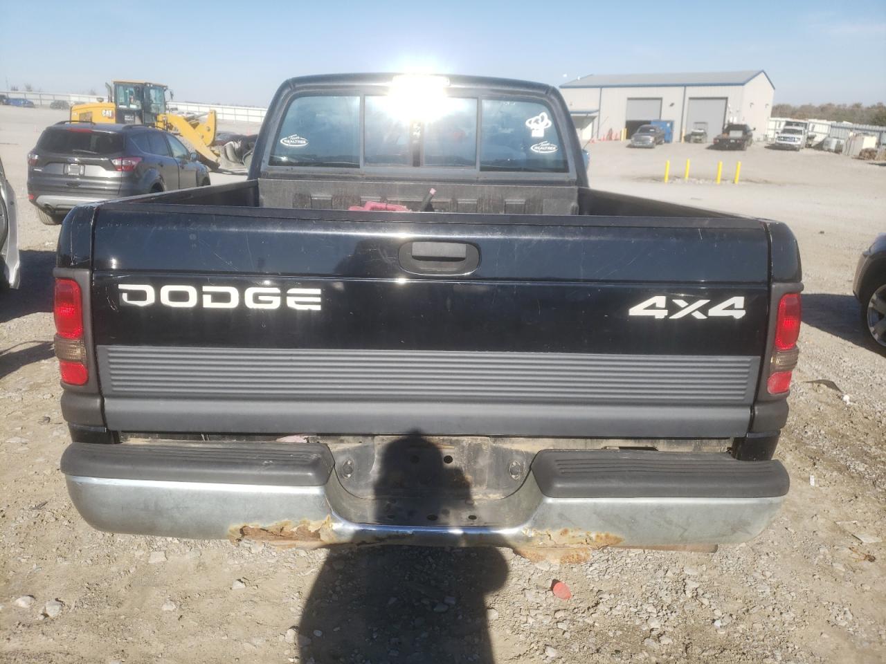 Photo 5 VIN: 1B7HF16Y0VJ531267 - DODGE RAM 